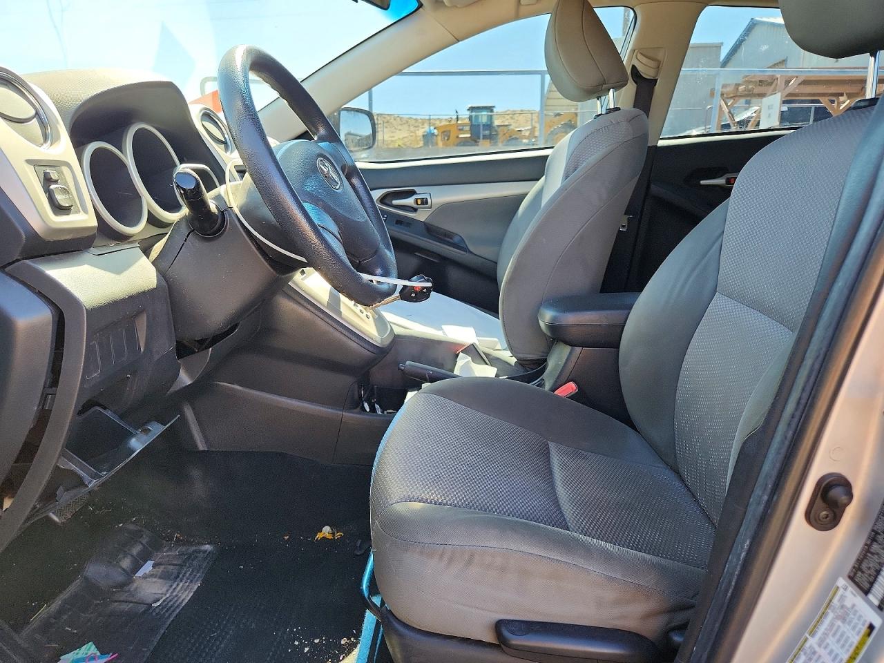 2009 Toyota Matrix Base Silver vin: 2T1KU40E29C004473