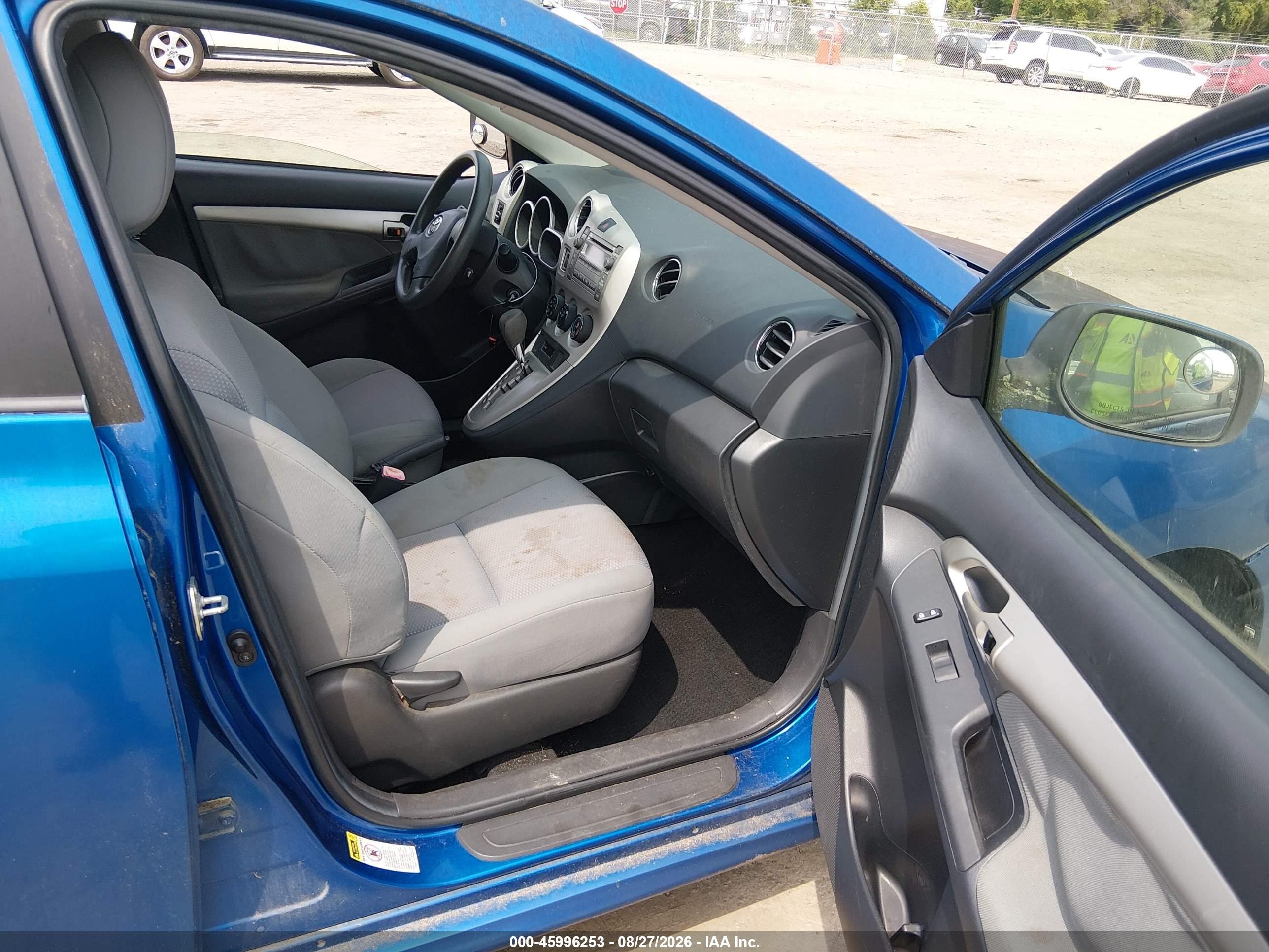 2009 Toyota Matrix   Blue vin: 2T1KU40E29C137623