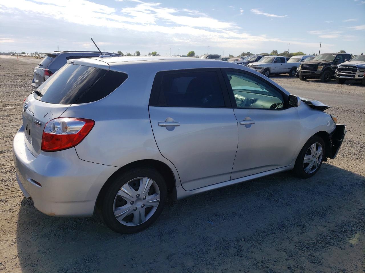 2009 Toyota Matrix Base Серебряный vin: 2T1KU40E39C061118