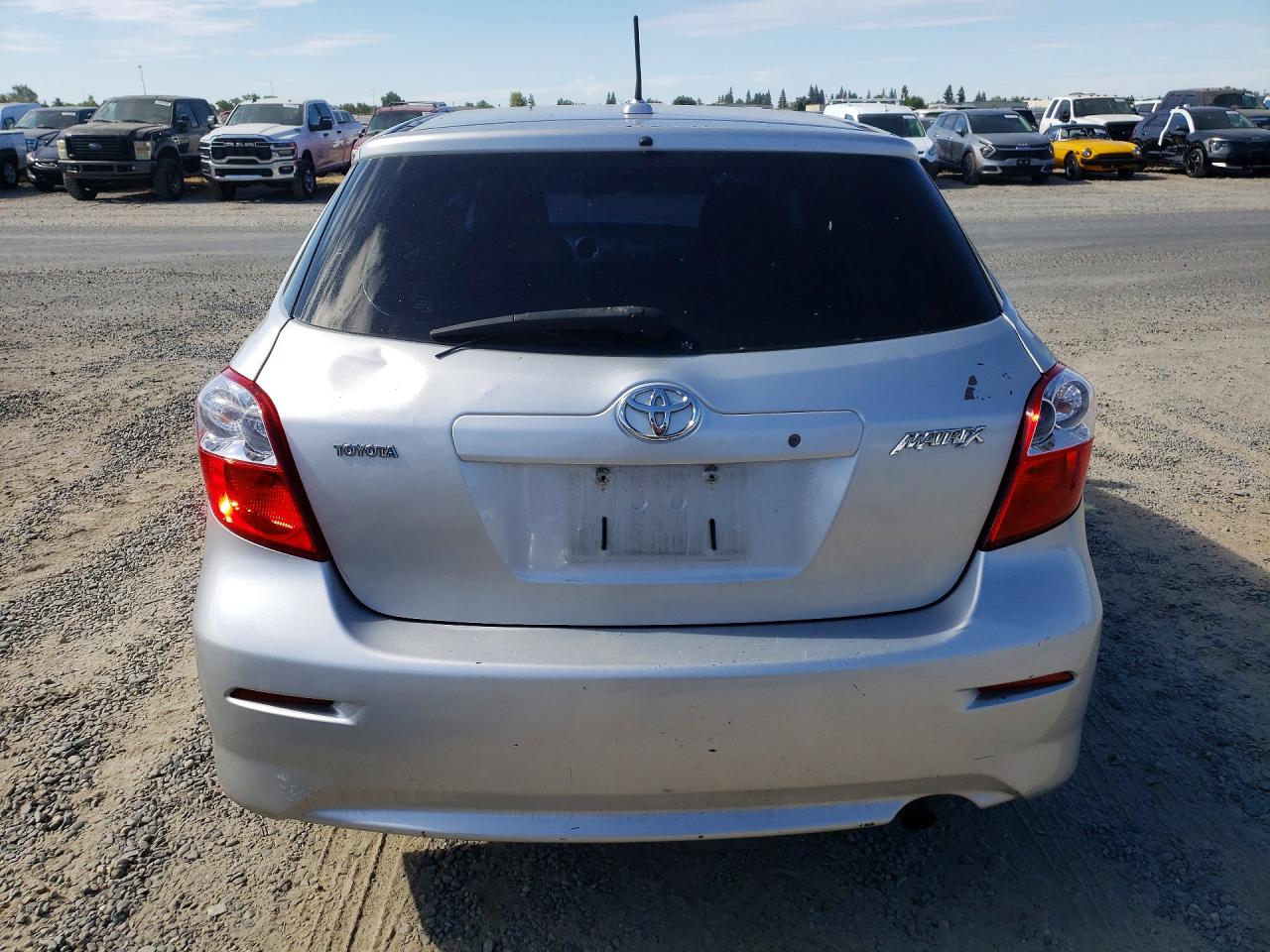 2009 Toyota Matrix Base Серебряный vin: 2T1KU40E39C061118