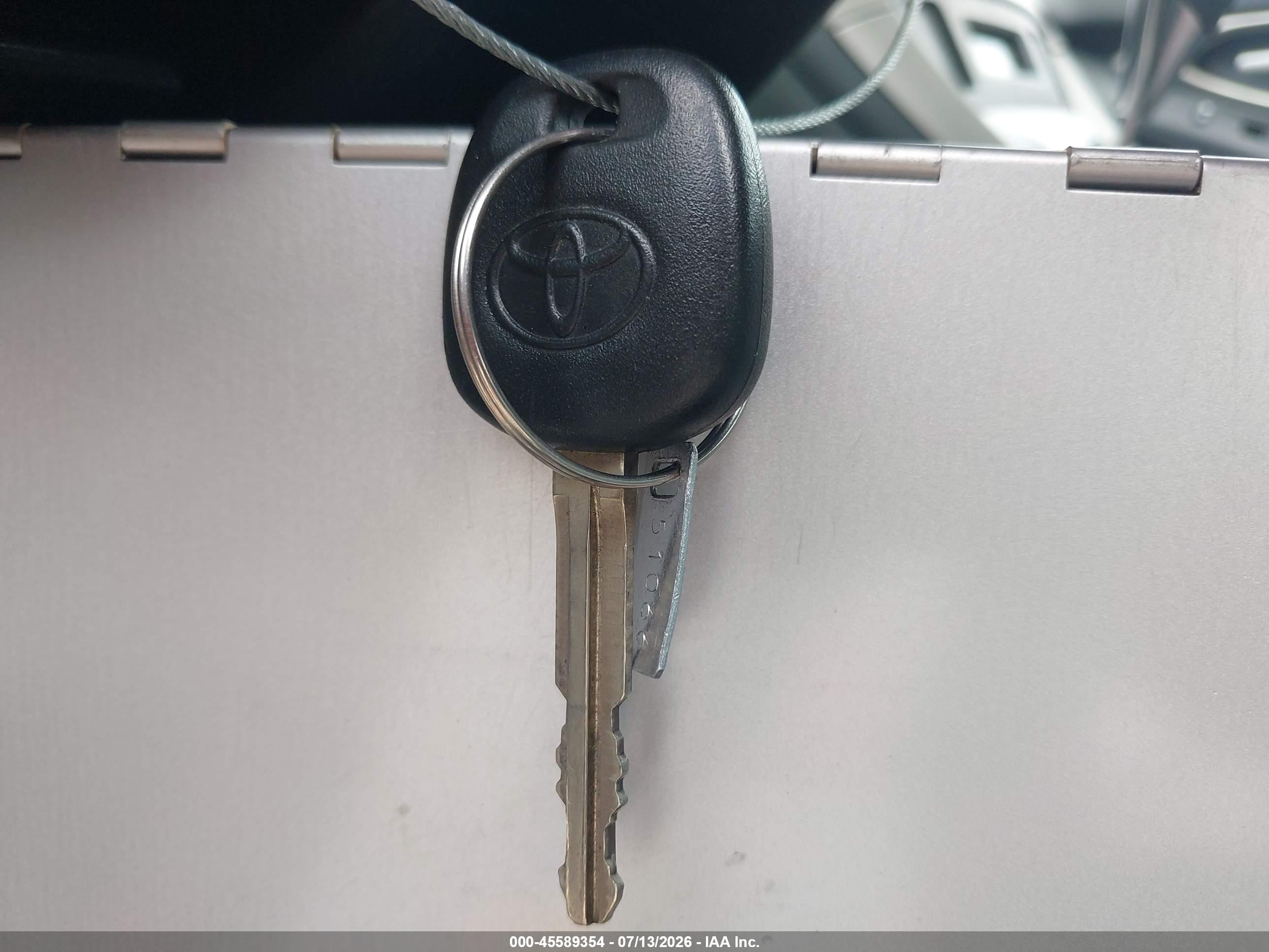2009 Toyota Matrix   Белый vin: 2T1KU40E39C137842