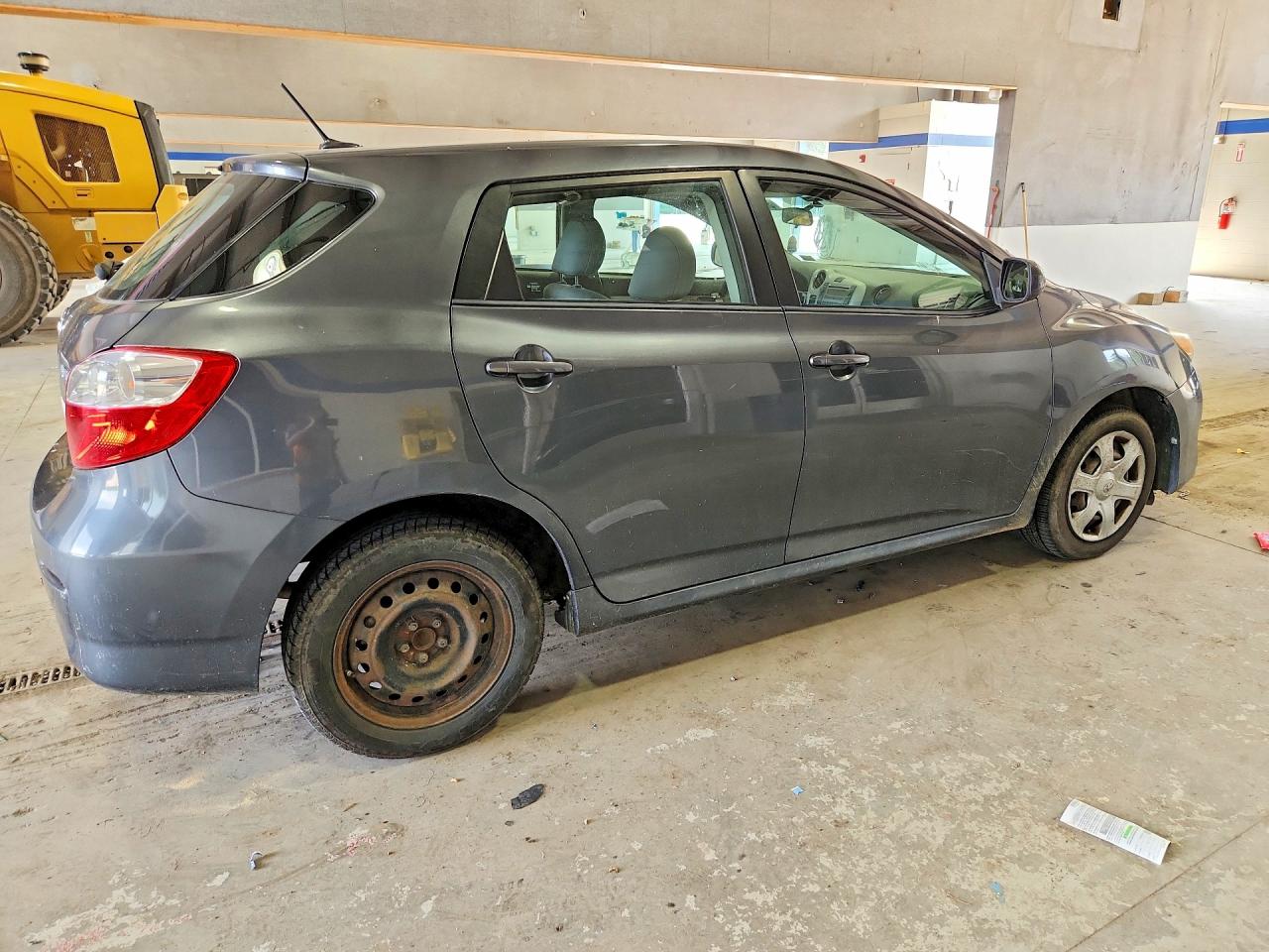 2009 Toyota Matrix Base Серый vin: 2T1KU40E49C034526