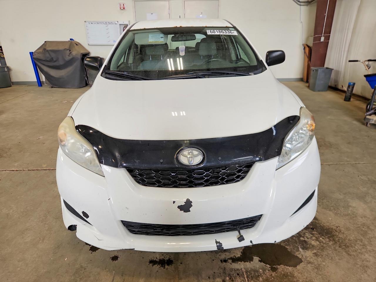 2009 Toyota Matrix Base White vin: 2T1KU40E49C039242