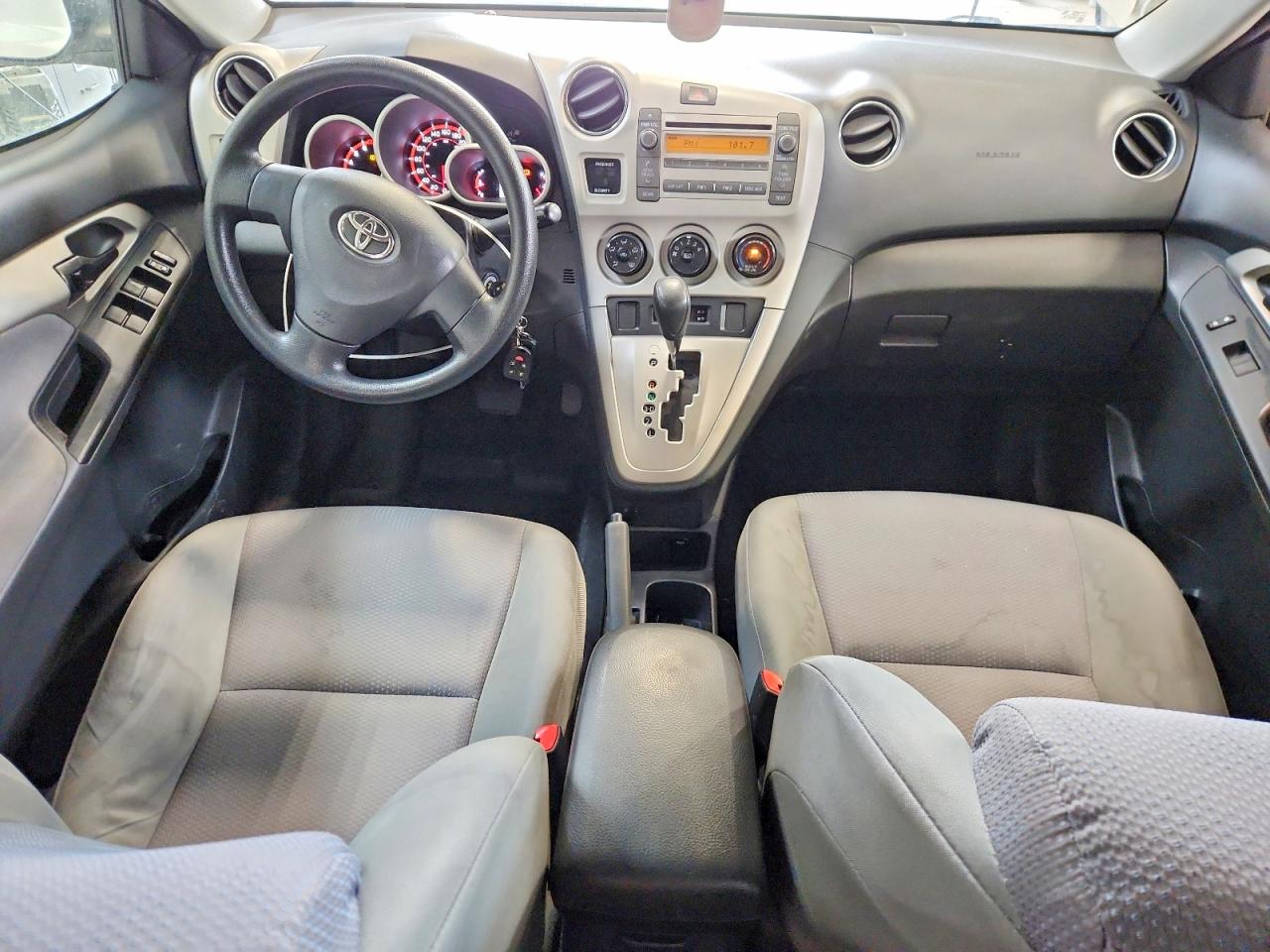 2009 Toyota Matrix Base White vin: 2T1KU40E49C039242
