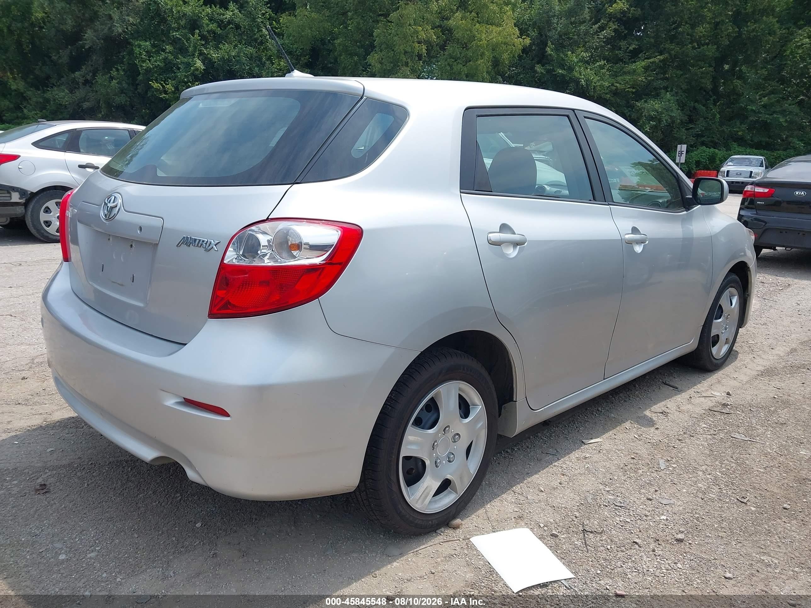 2009 Toyota Matrix   Silver vin: 2T1KU40E49C070829