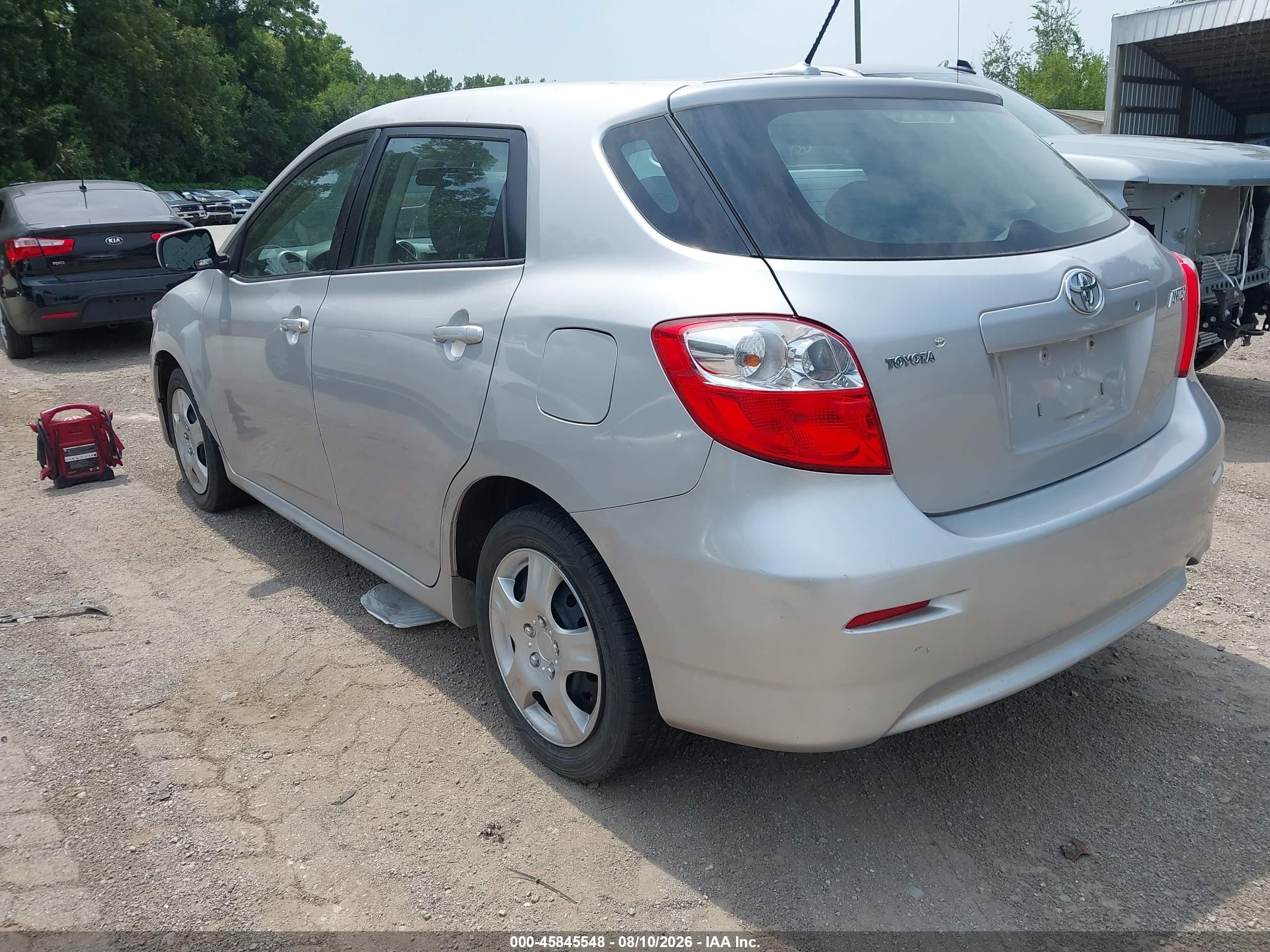2009 Toyota Matrix   Silver vin: 2T1KU40E49C070829