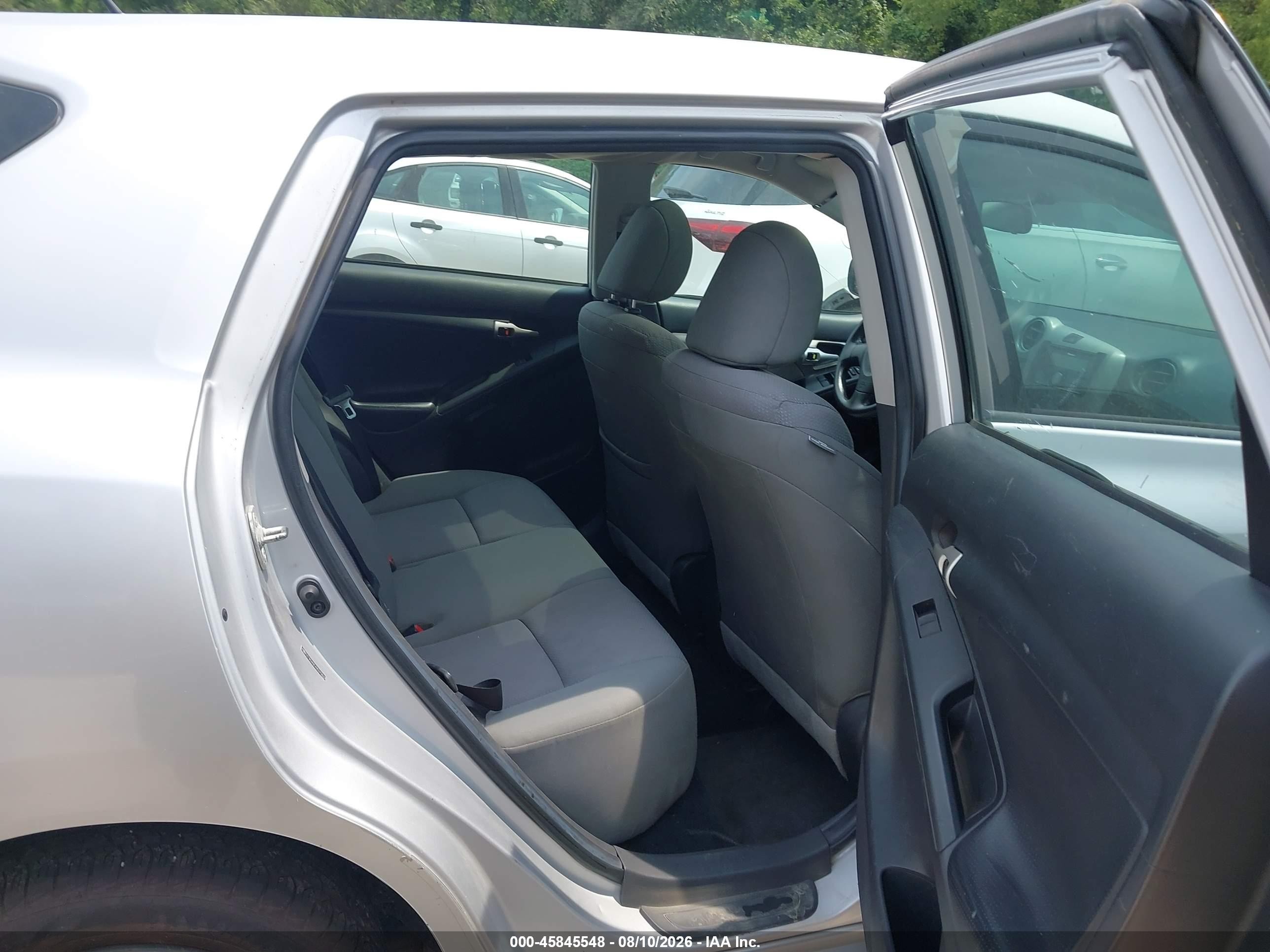 2009 Toyota Matrix   Silver vin: 2T1KU40E49C070829