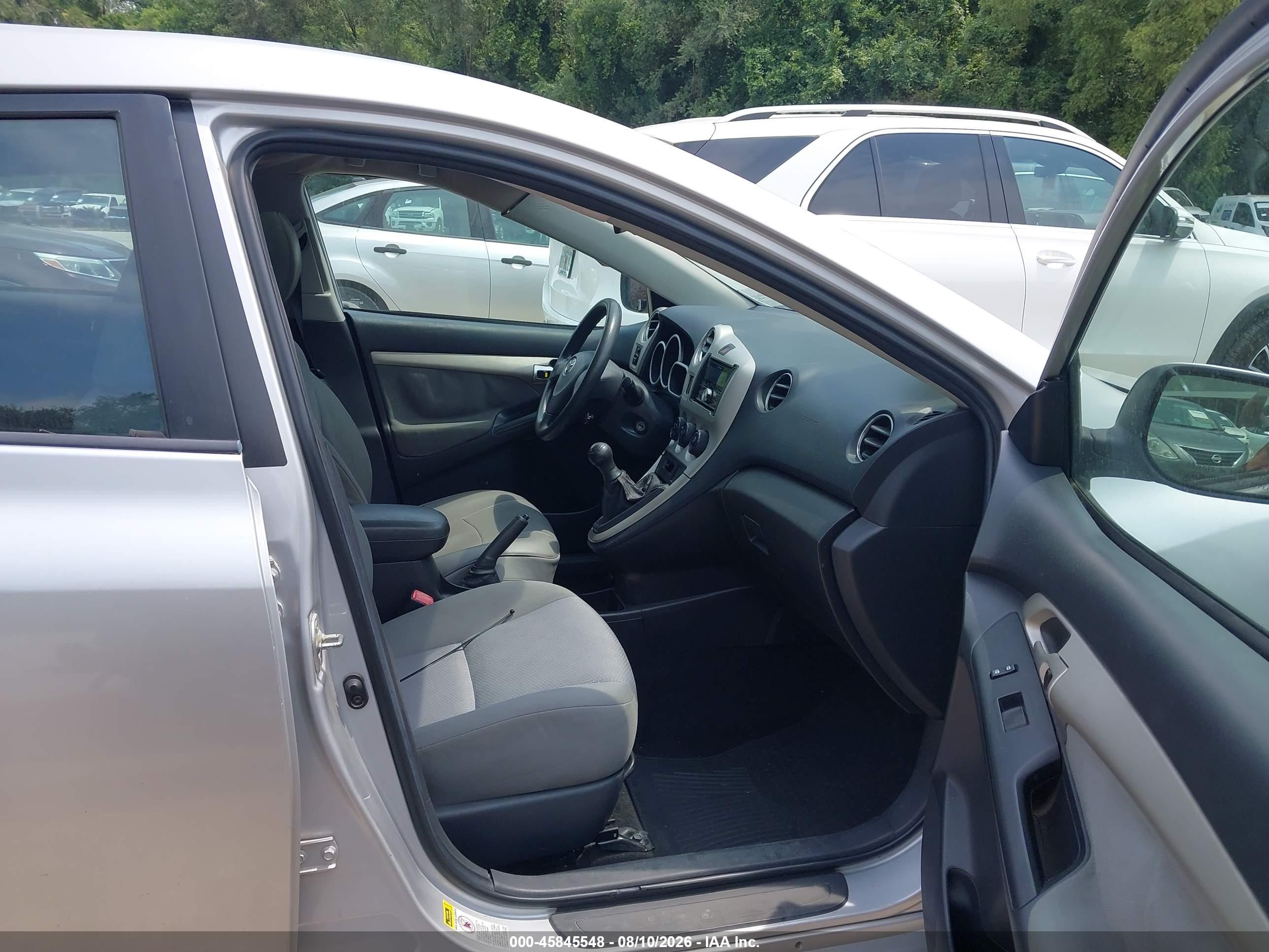 2009 Toyota Matrix   Silver vin: 2T1KU40E49C070829