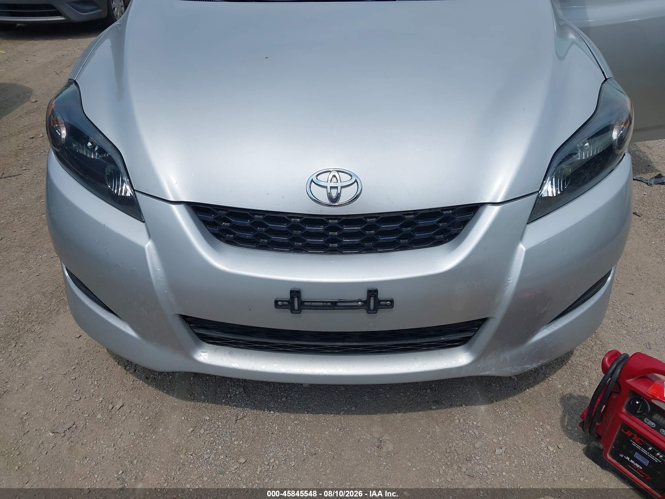 2009 Toyota Matrix   Silver vin: 2T1KU40E49C070829
