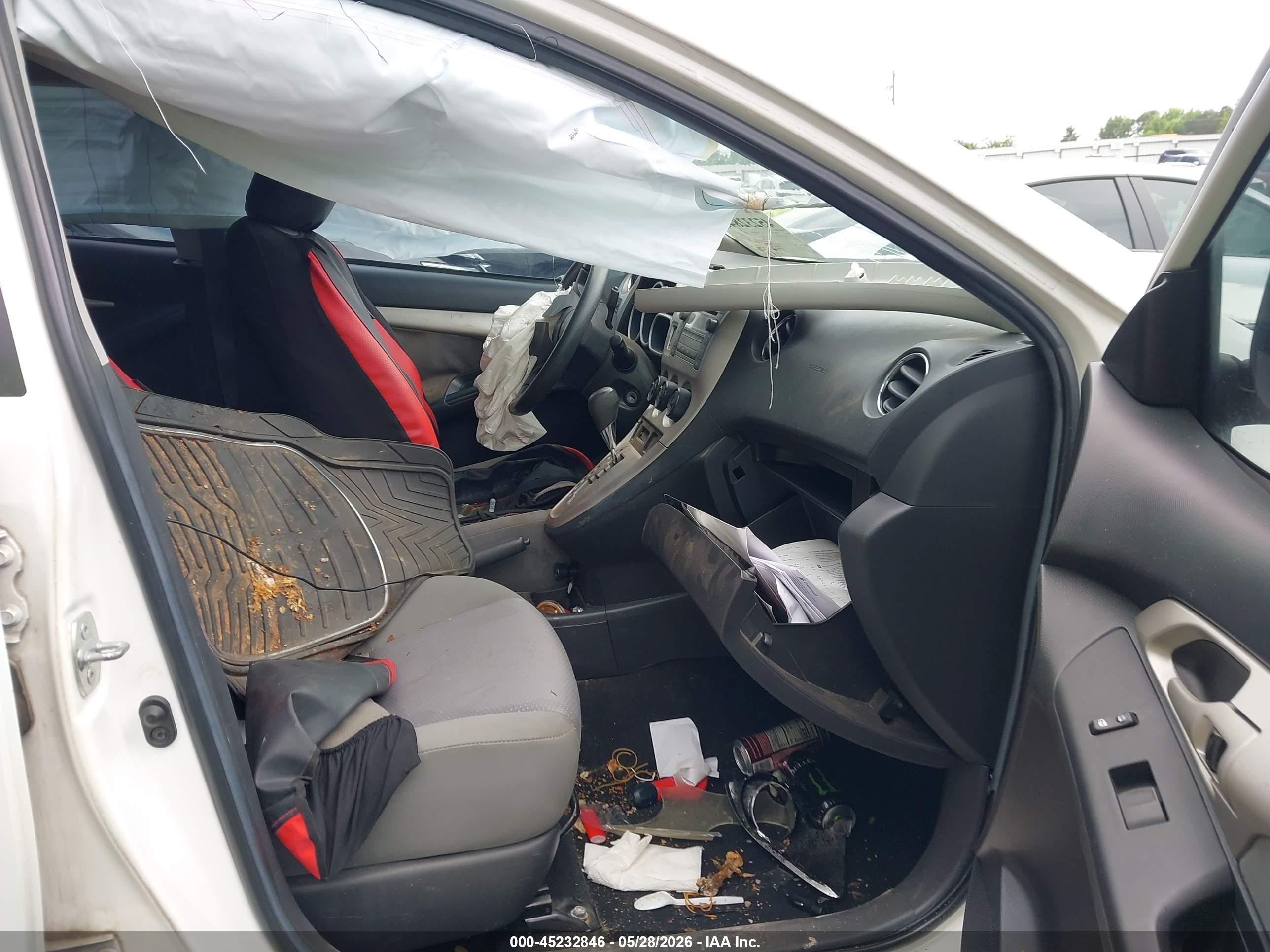 2009 Toyota Matrix   White vin: 2T1KU40E49C070930