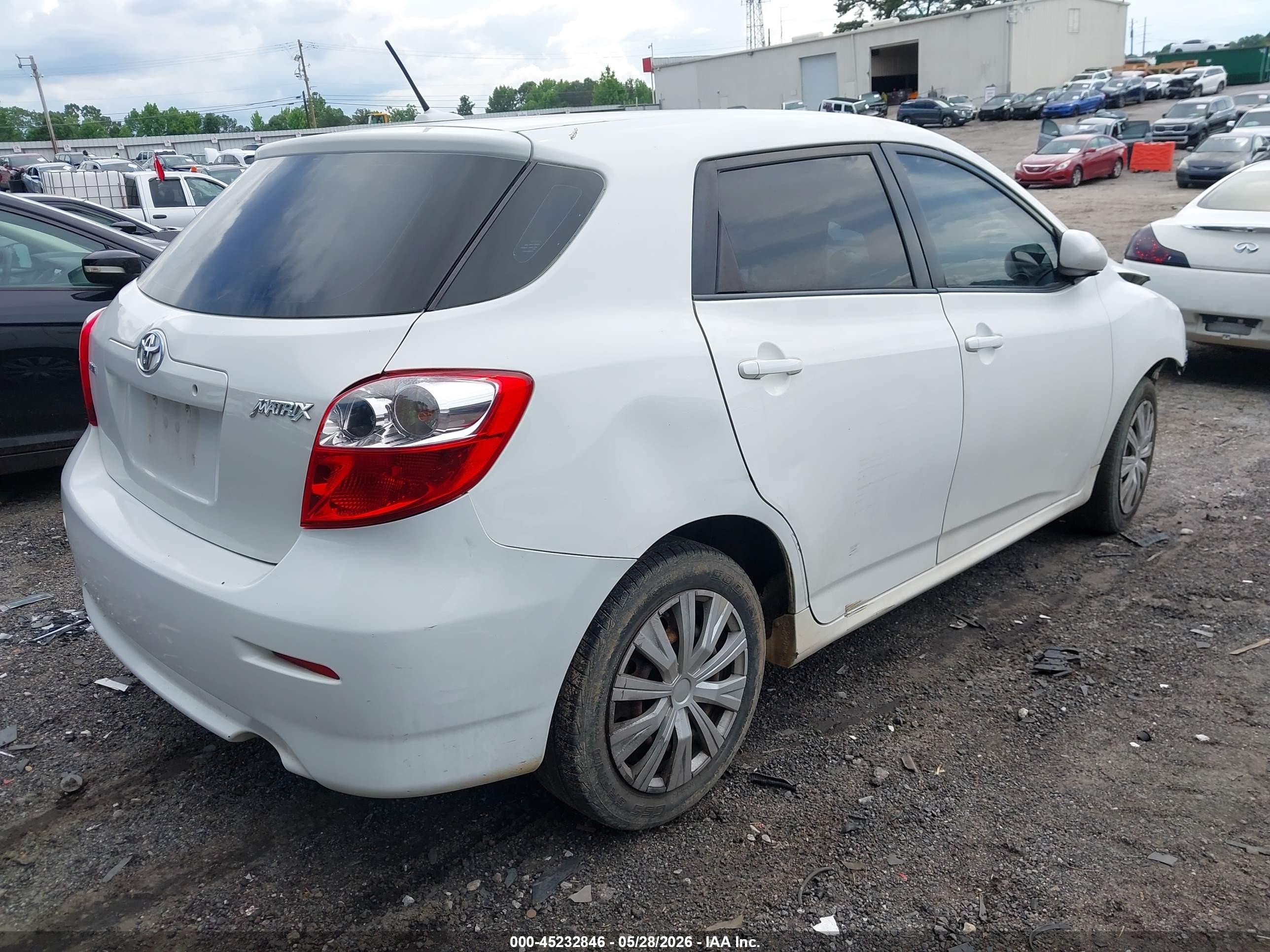2009 Toyota Matrix   White vin: 2T1KU40E49C070930