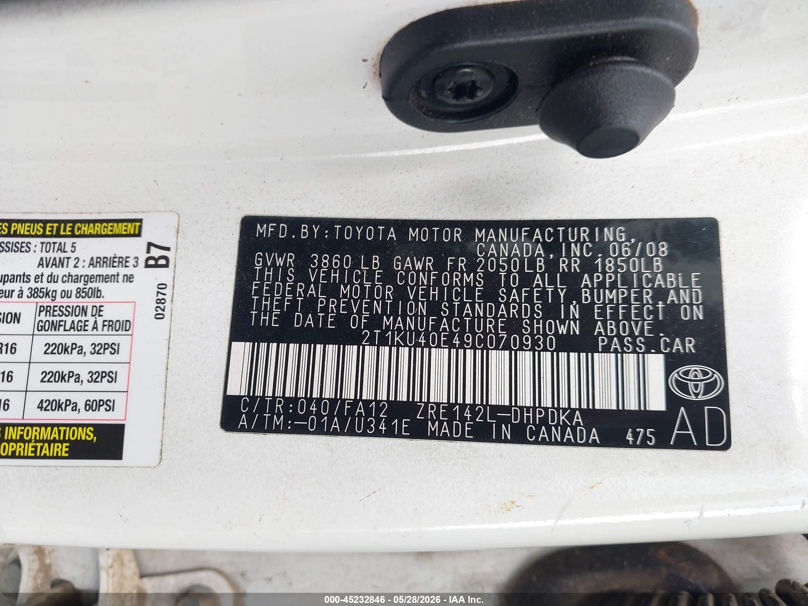 2009 Toyota Matrix   White vin: 2T1KU40E49C070930