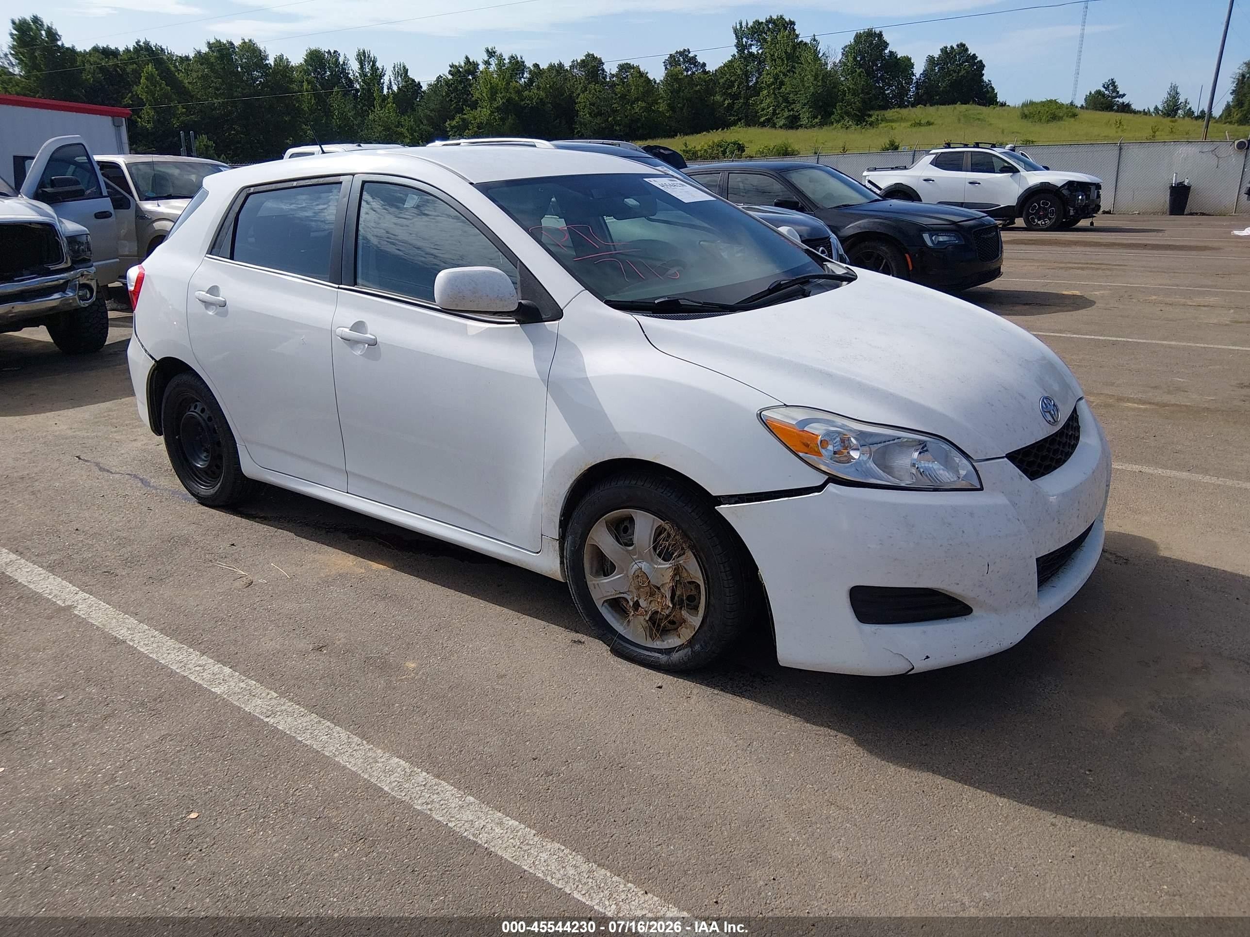 2009 Toyota Matrix   White vin: 2T1KU40E49C075531