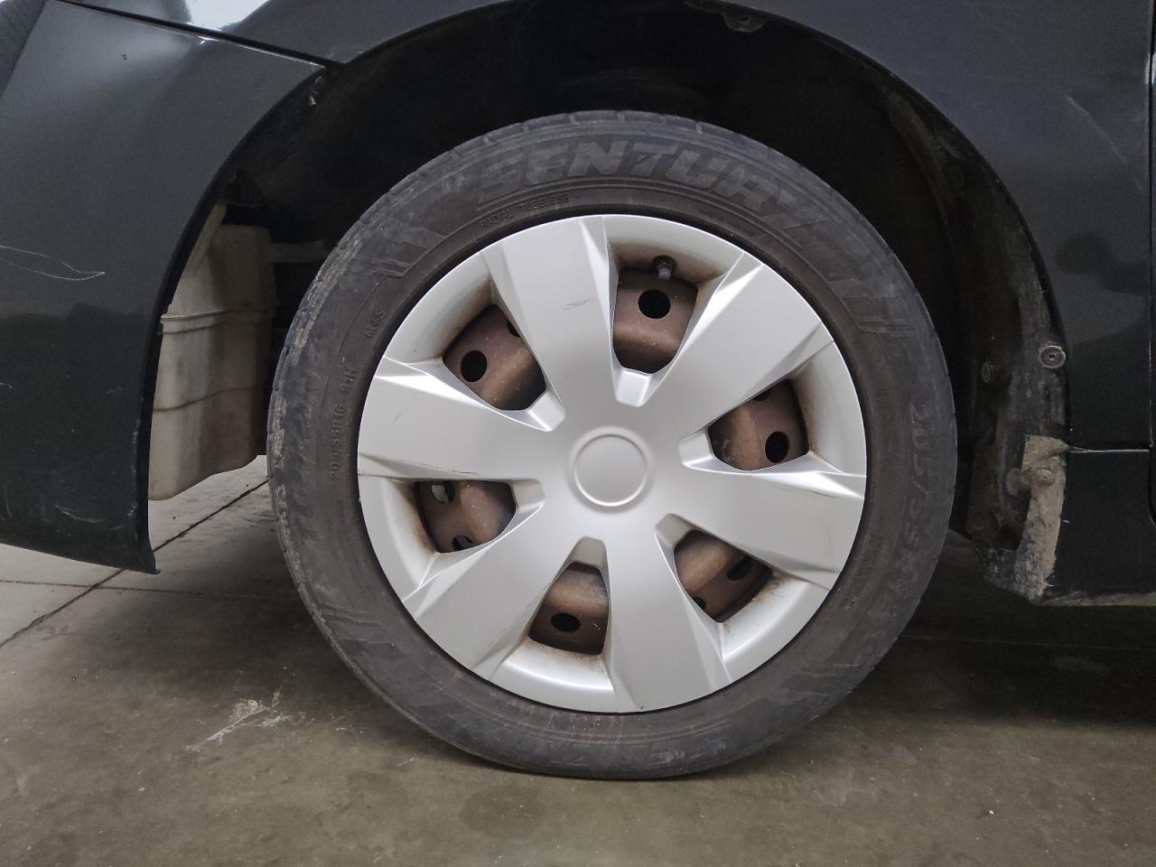 2009 Toyota Matrix Base Black vin: 2T1KU40E49C088294 Damage: Left Front Tire, Worn, Replacement Required