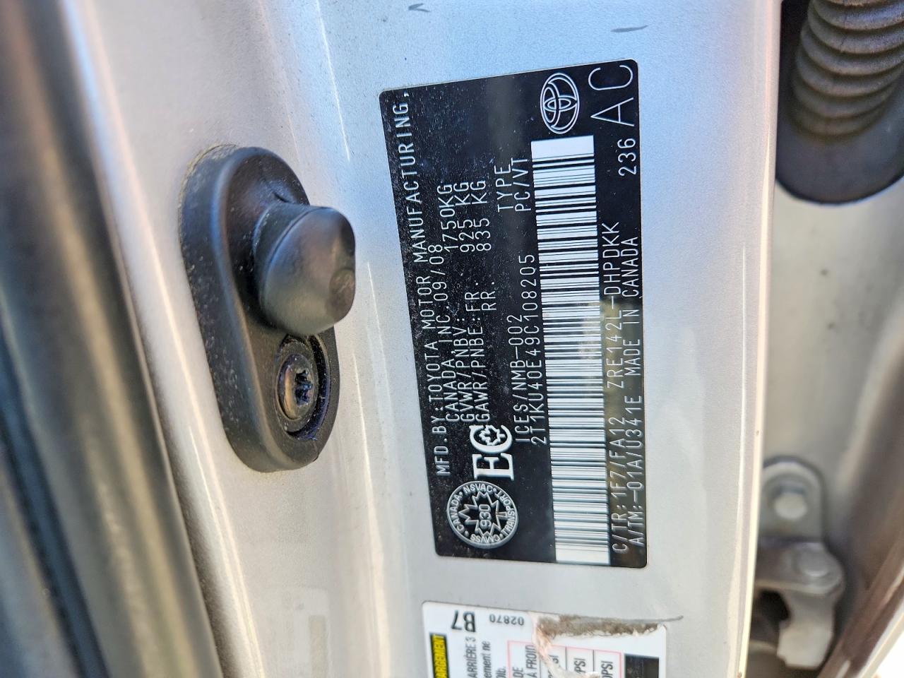 2009 Toyota Matrix Base Silver vin: 2T1KU40E49C108205