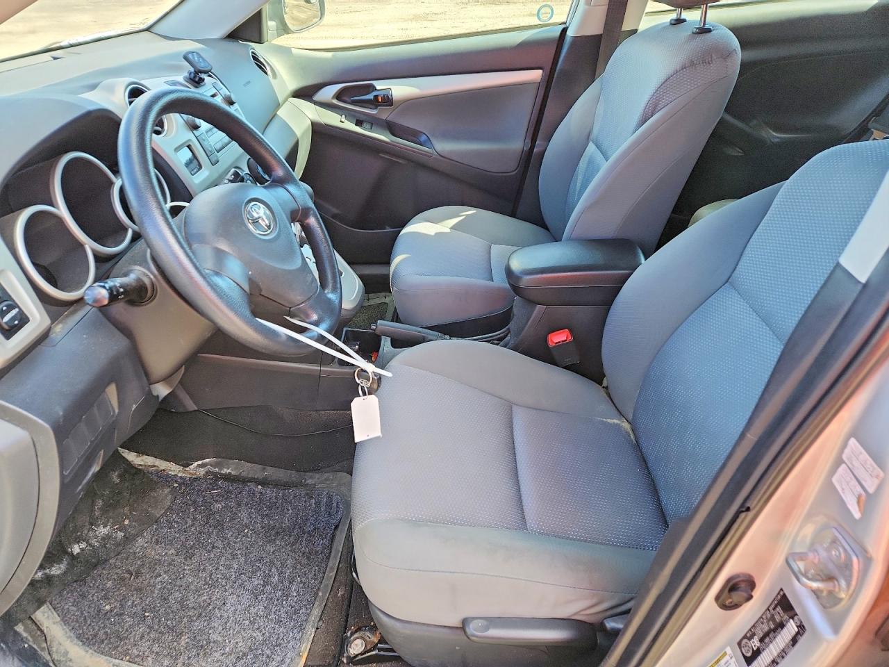 2009 Toyota Matrix Base Silver vin: 2T1KU40E49C108205