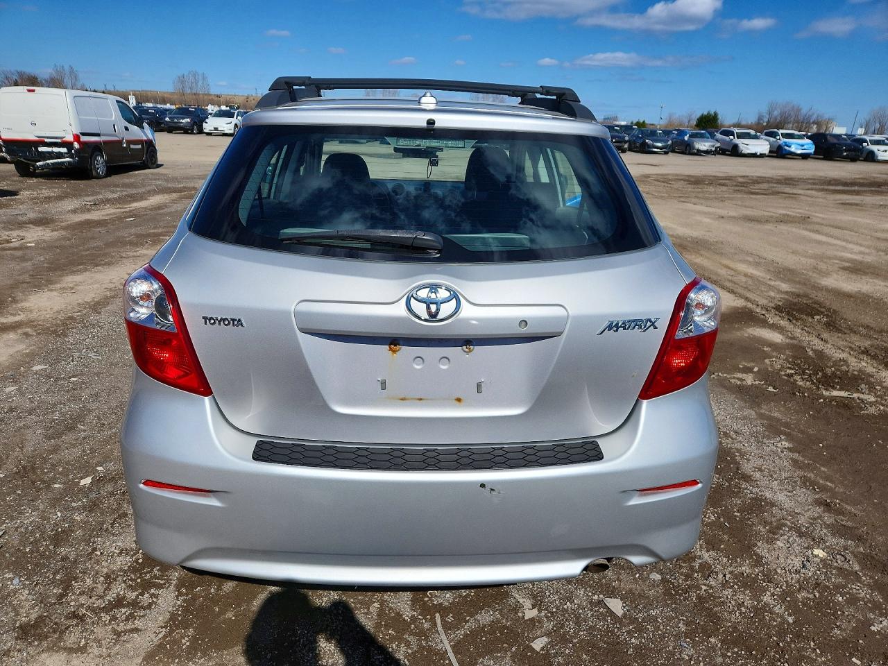 2009 Toyota Matrix Base Silver vin: 2T1KU40E49C108205