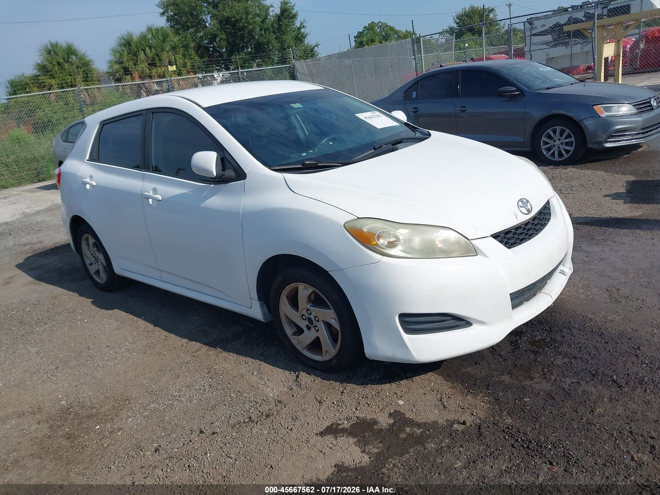 2009 Toyota Matrix   White vin: 2T1KU40E49C134268