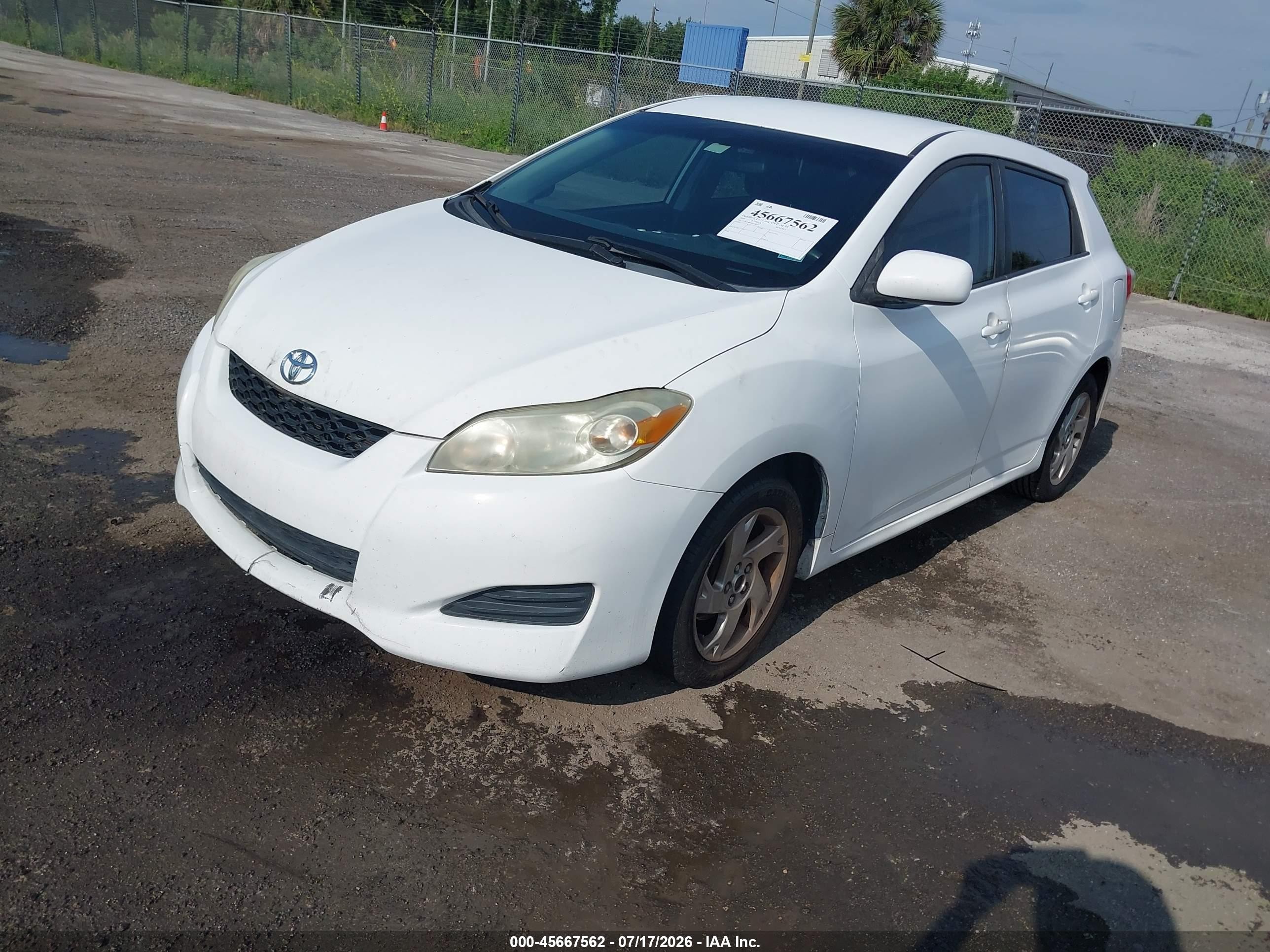 2009 Toyota Matrix   White vin: 2T1KU40E49C134268