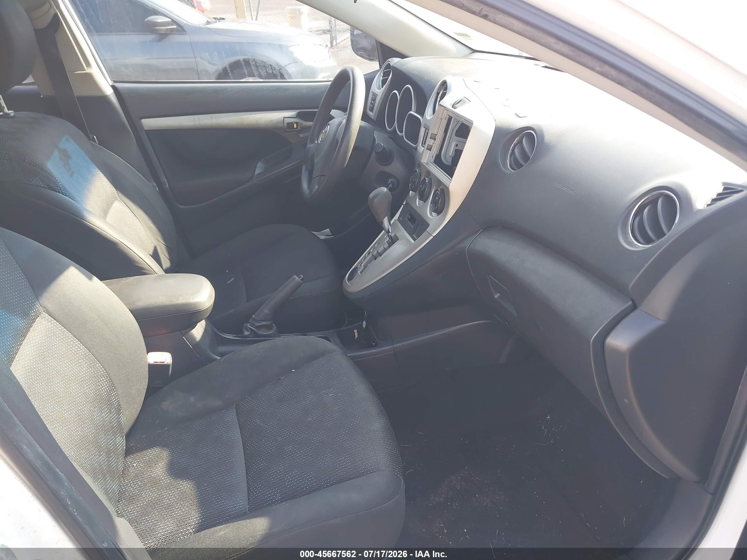 2009 Toyota Matrix   White vin: 2T1KU40E49C134268