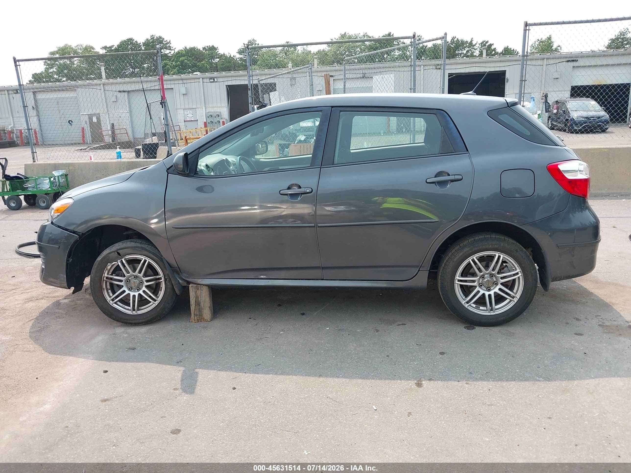 2009 Toyota Matrix   Gray vin: 2T1KU40E49C135467
