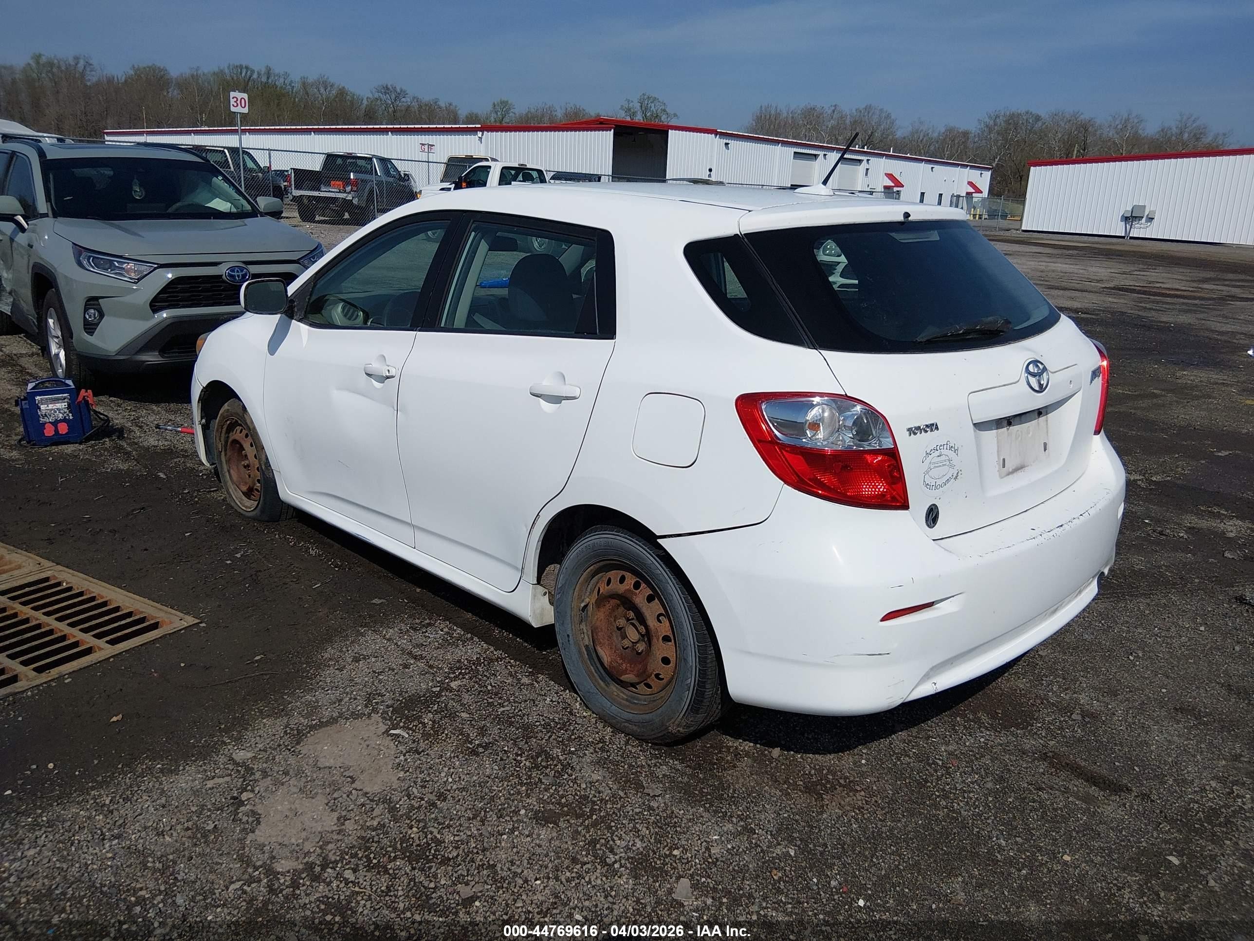 2009 Toyota Matrix   Белый vin: 2T1KU40E49C167626