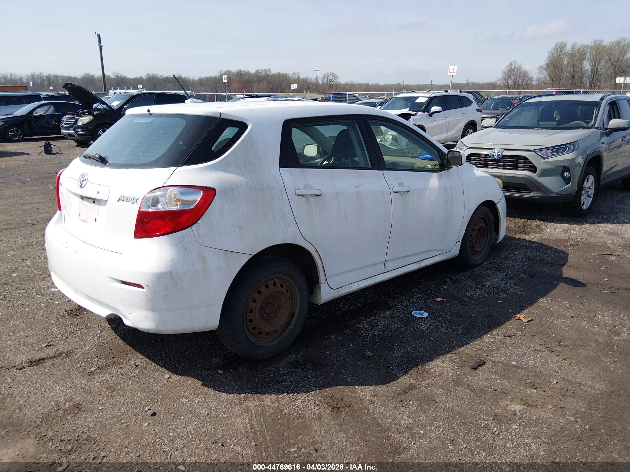 2009 Toyota Matrix   Белый vin: 2T1KU40E49C167626