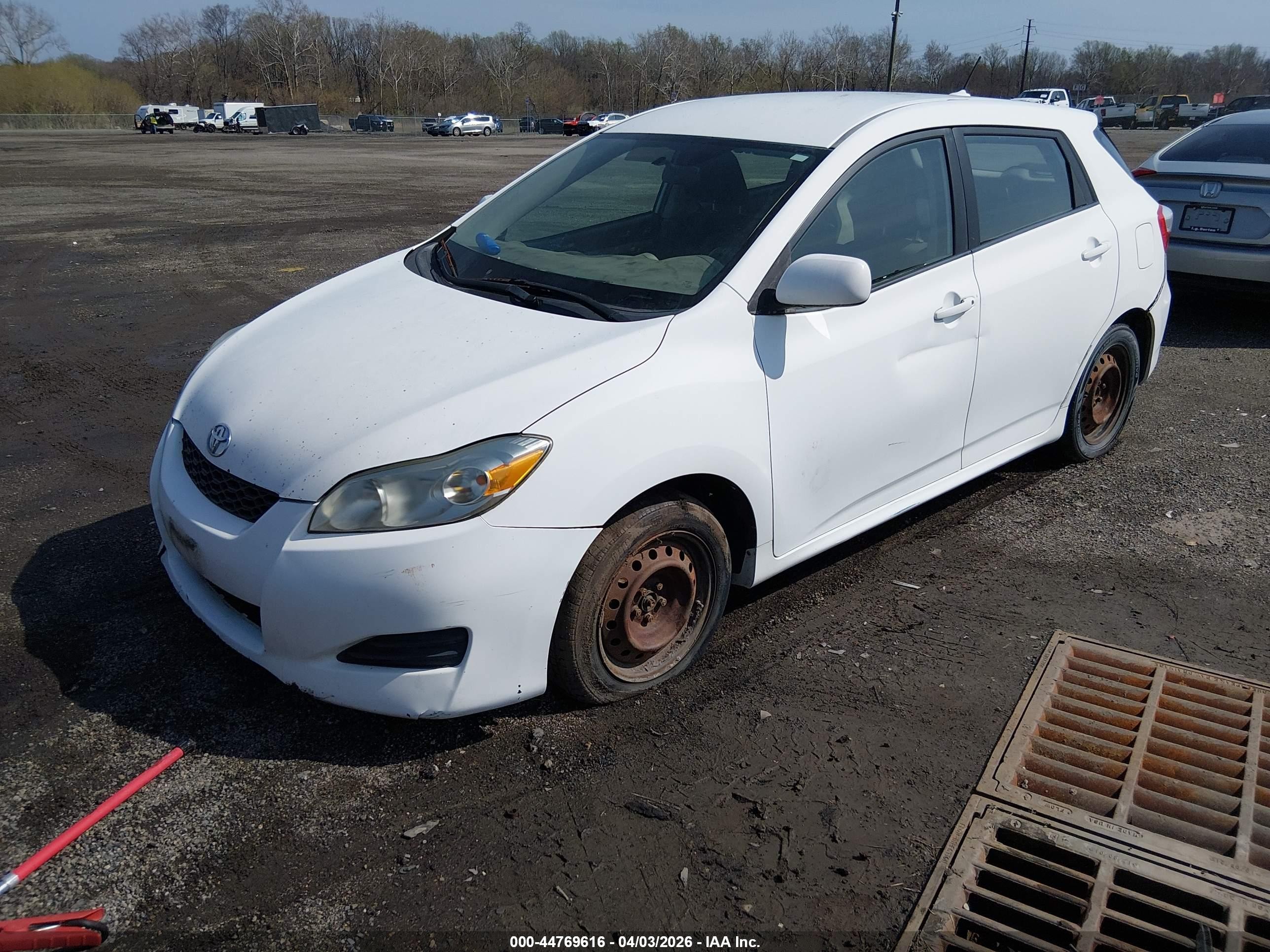 2009 Toyota Matrix   Белый vin: 2T1KU40E49C167626