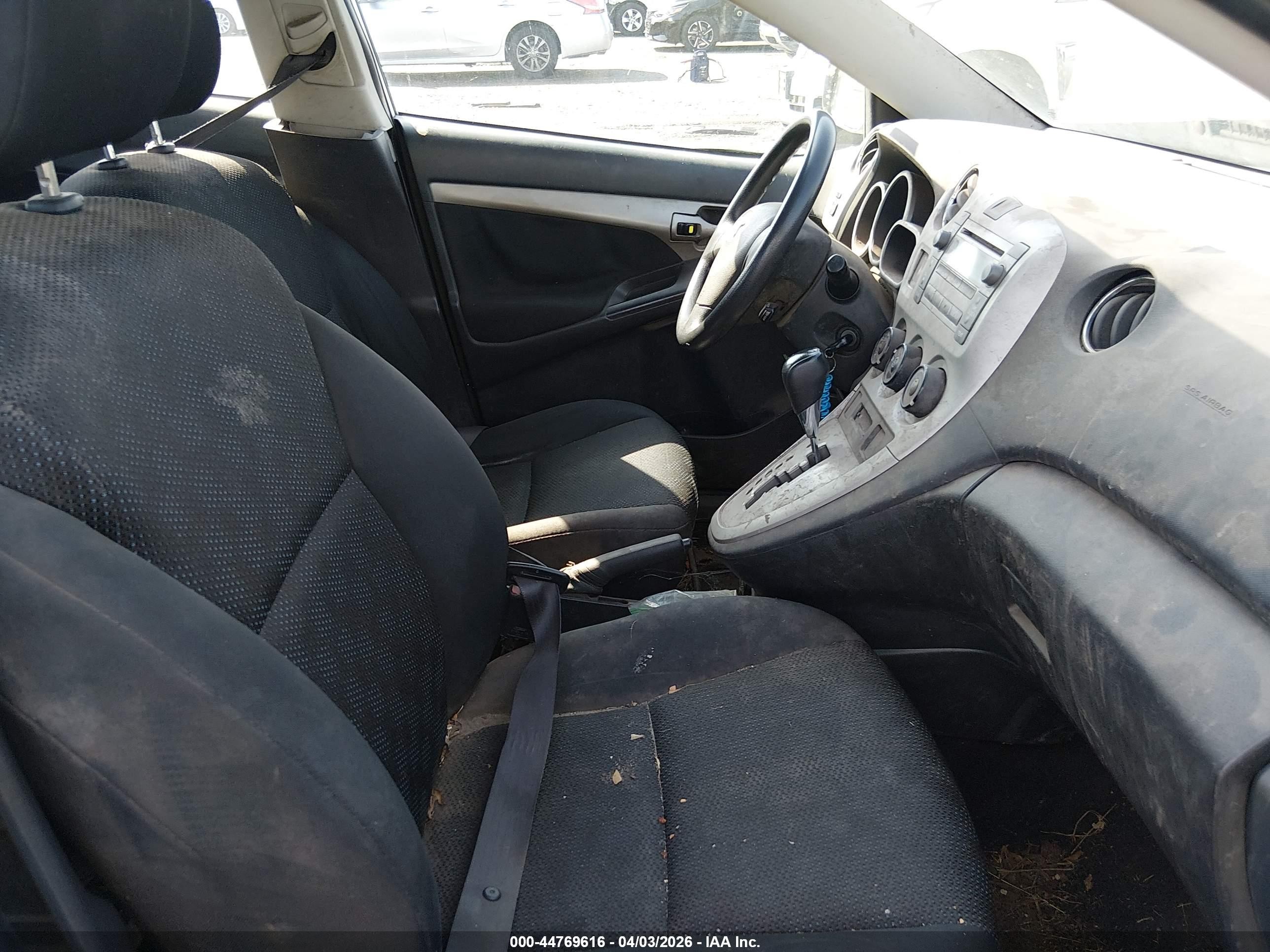 2009 Toyota Matrix   Белый vin: 2T1KU40E49C167626