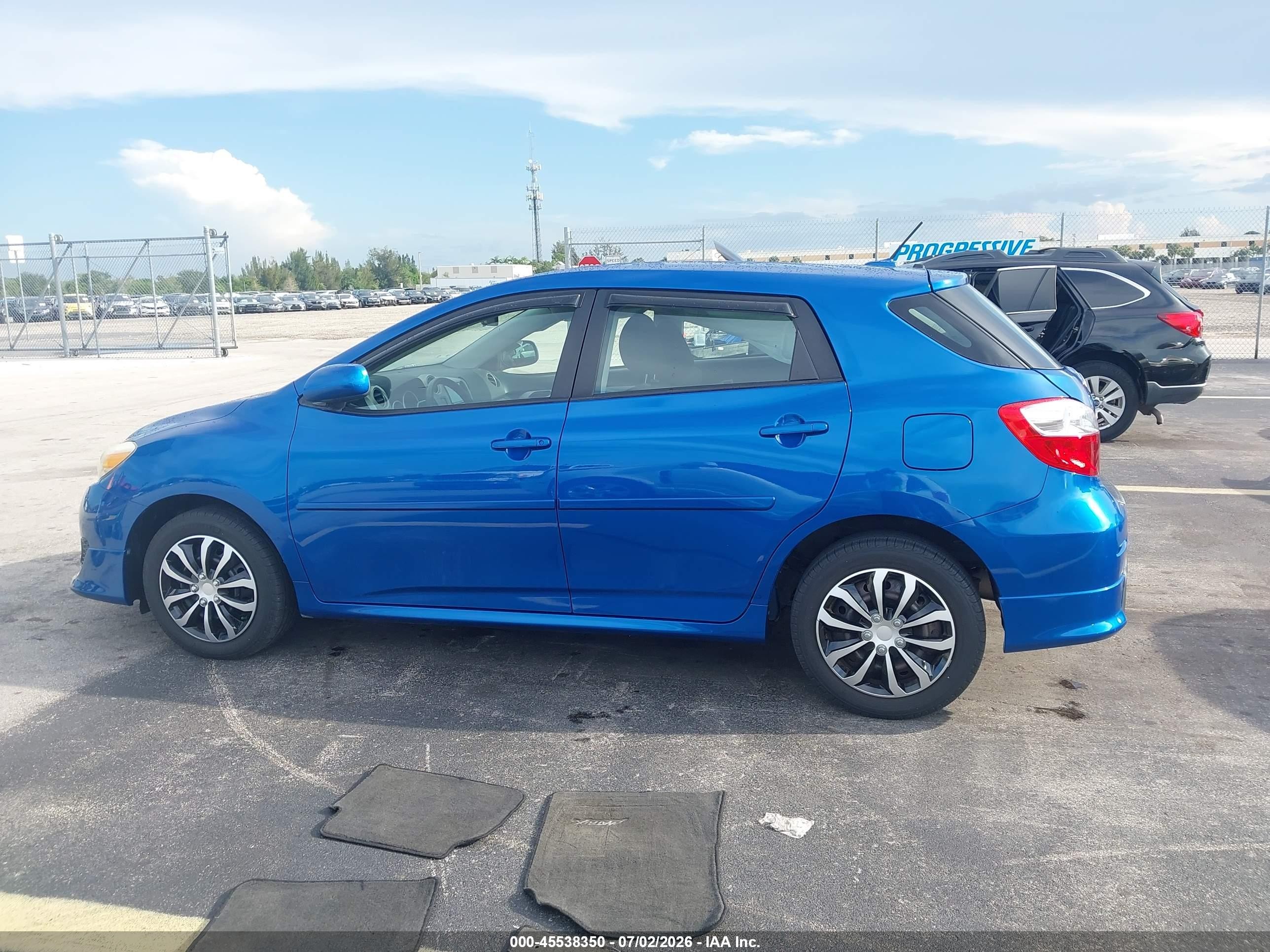 2009 Toyota Matrix   Синий vin: 2T1KU40E49C169117