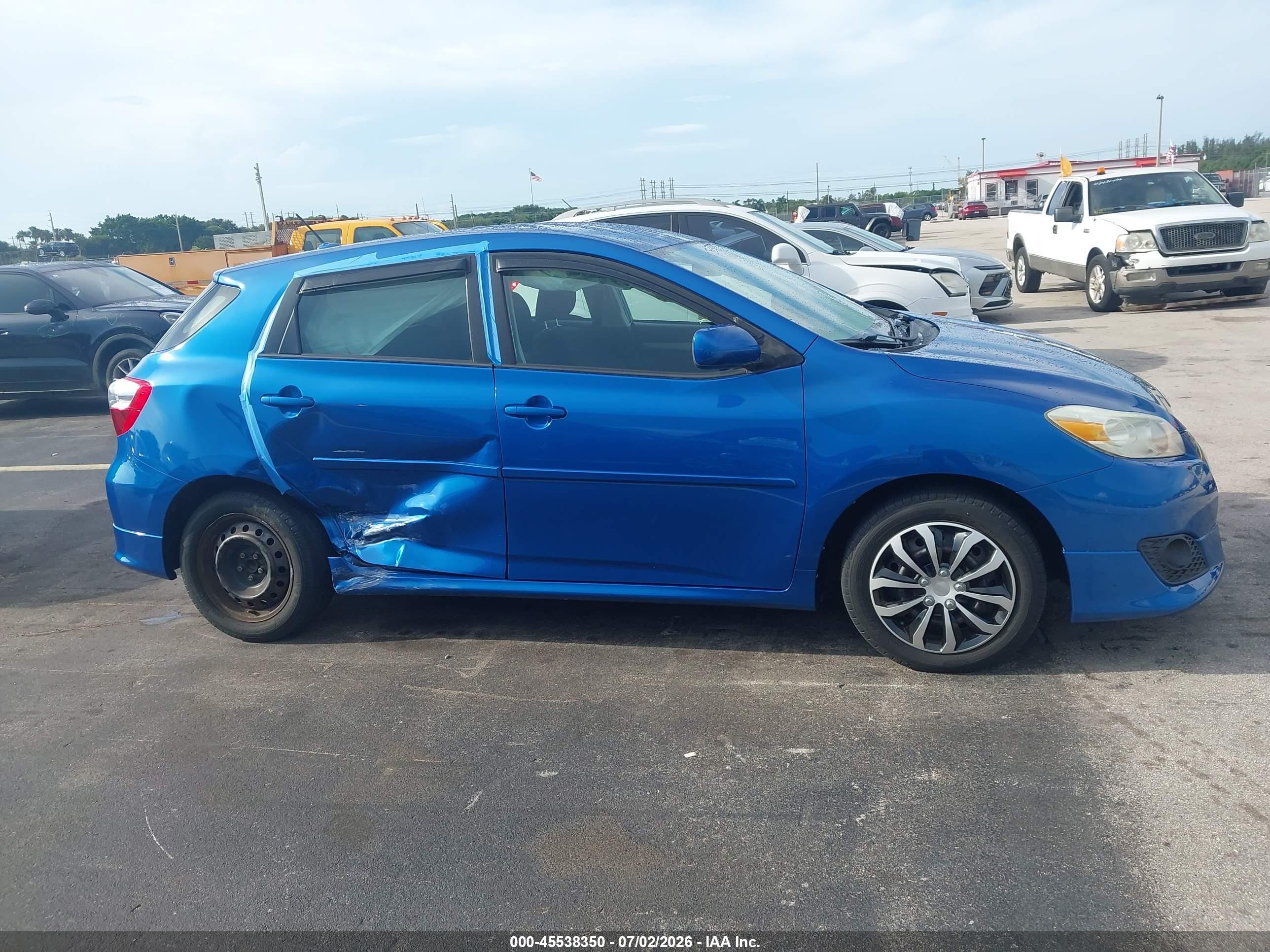 2009 Toyota Matrix   Синий vin: 2T1KU40E49C169117