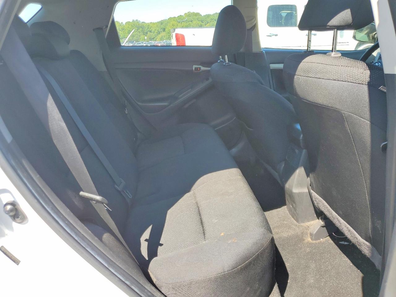 2009 Toyota Matrix Base White vin: 2T1KU40E59C015757