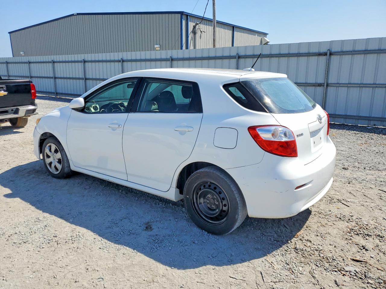 2009 Toyota Matrix Base White vin: 2T1KU40E59C015757