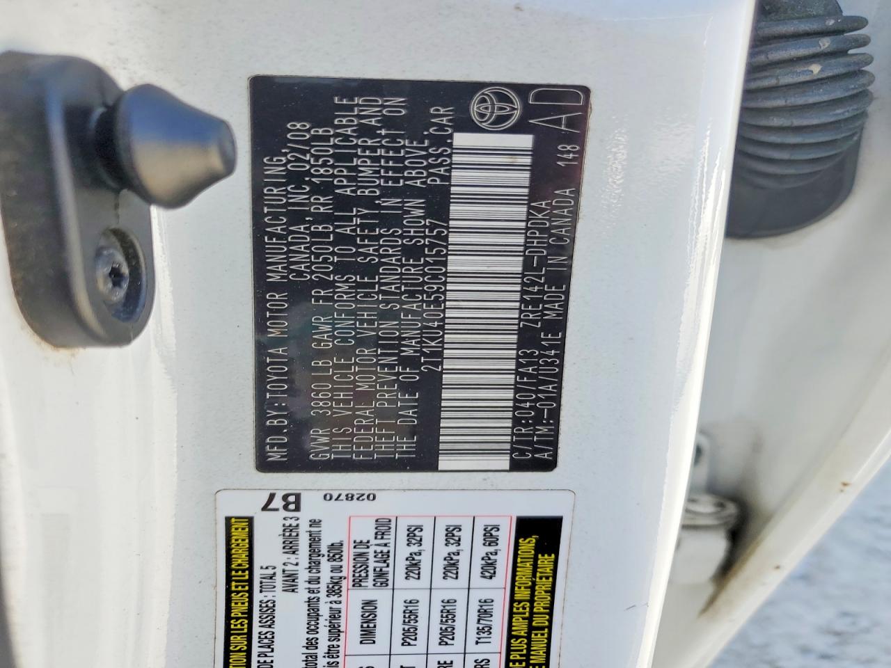 2009 Toyota Matrix Base White vin: 2T1KU40E59C015757