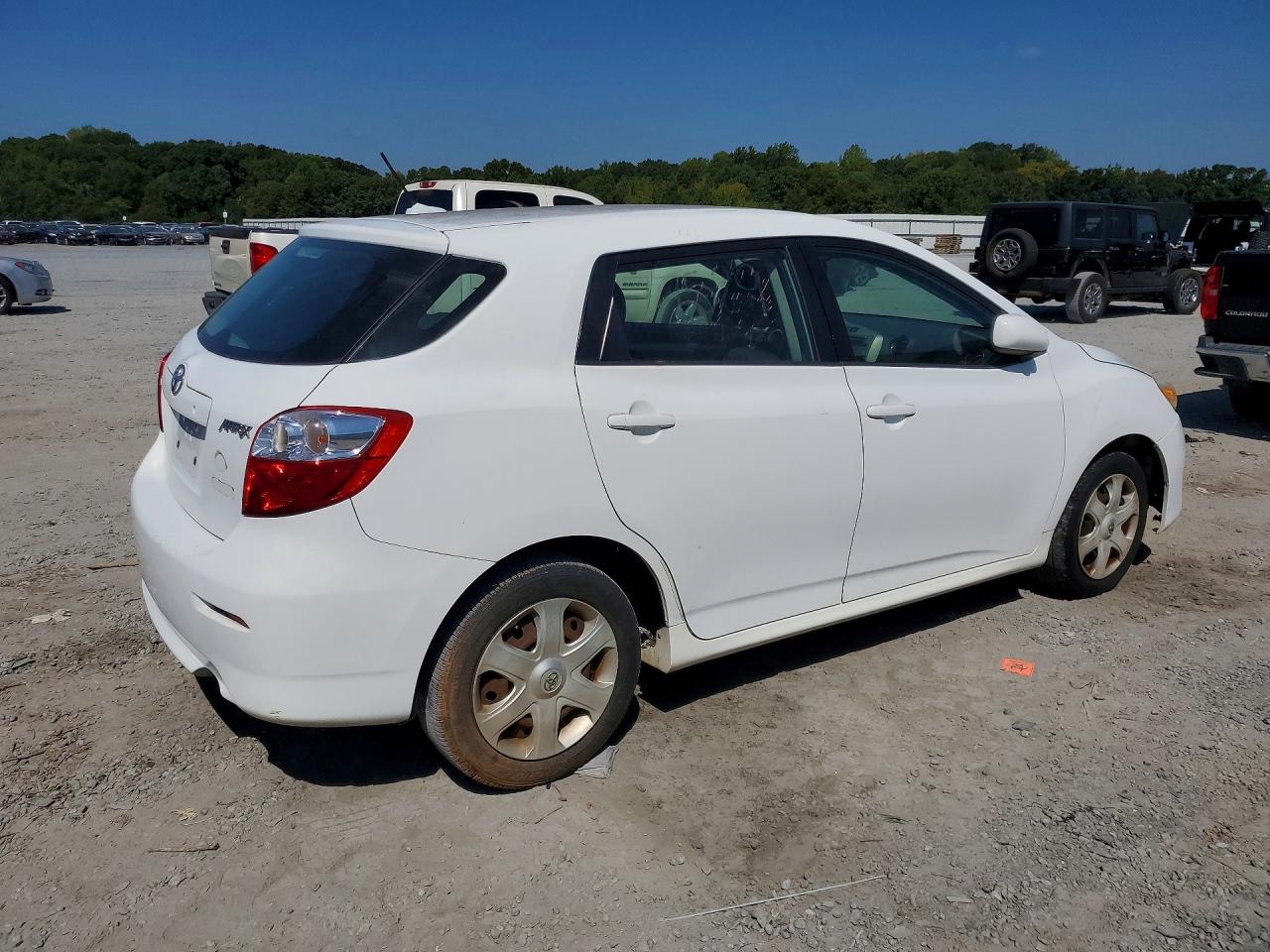 2009 Toyota Matrix Base White vin: 2T1KU40E59C015757