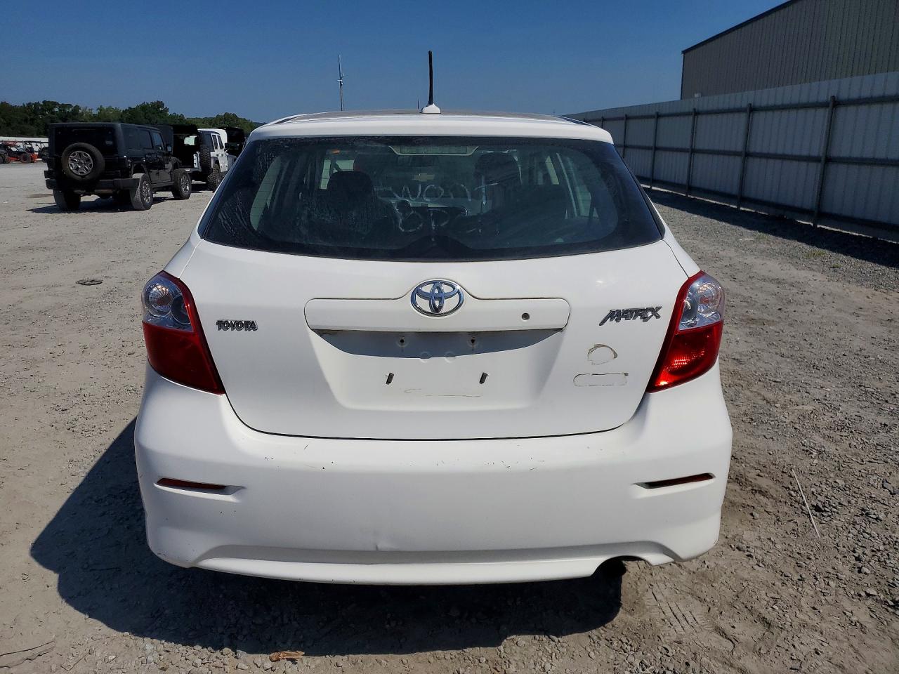 2009 Toyota Matrix Base White vin: 2T1KU40E59C015757