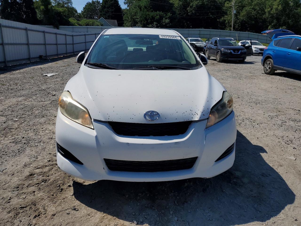 2009 Toyota Matrix Base White vin: 2T1KU40E59C015757