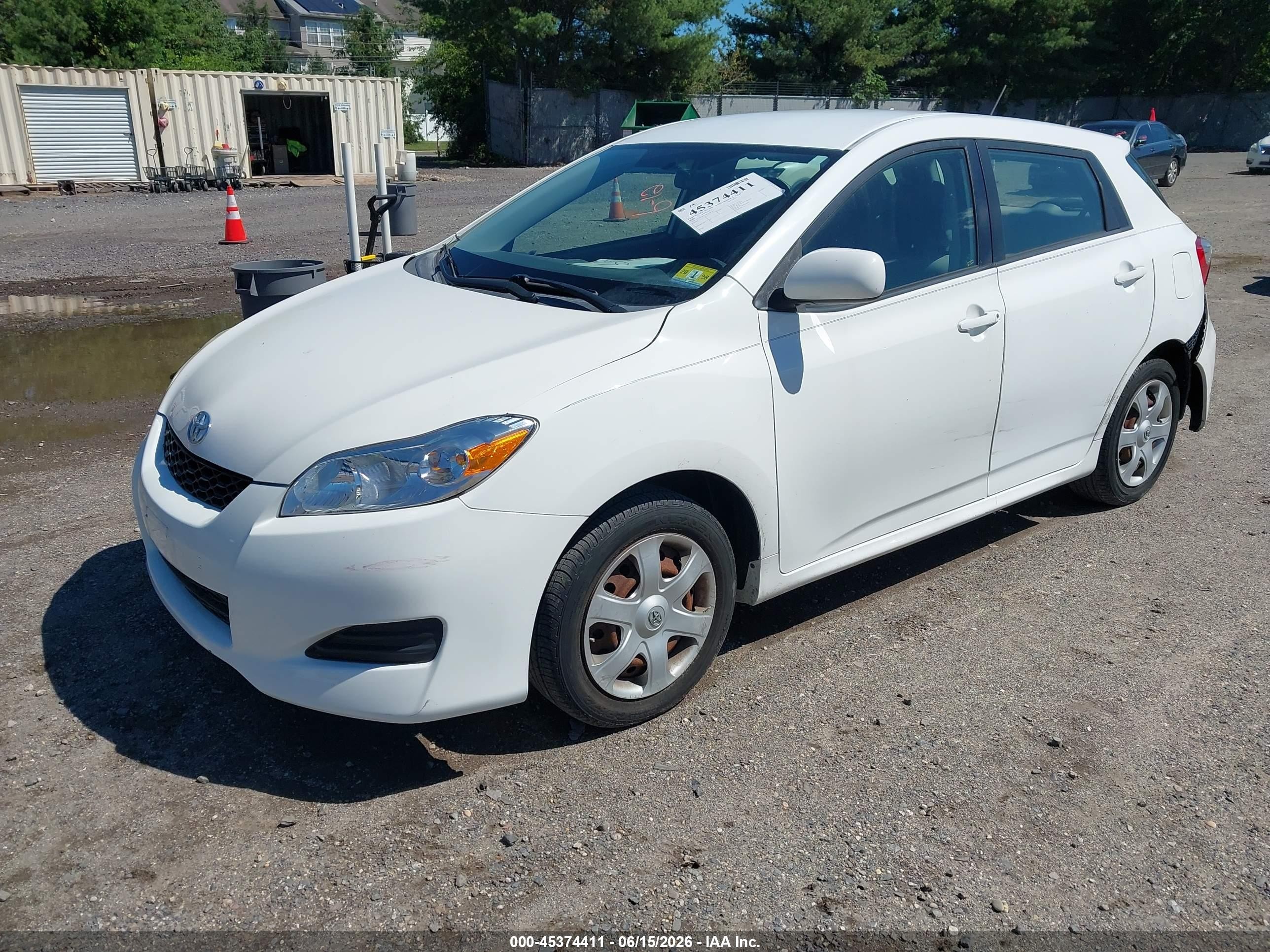 2009 Toyota Matrix   White vin: 2T1KU40E59C060925