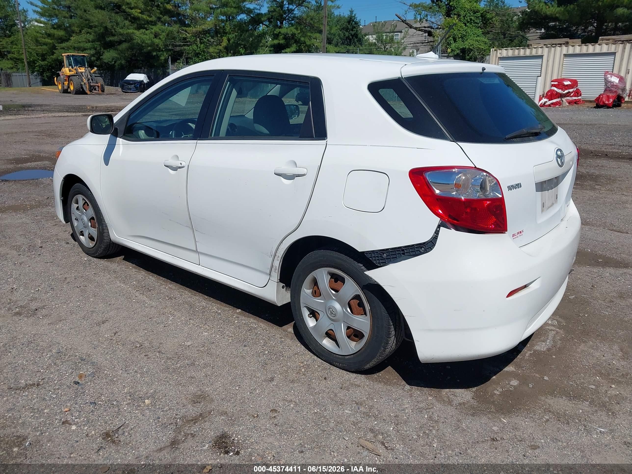 2009 Toyota Matrix   White vin: 2T1KU40E59C060925