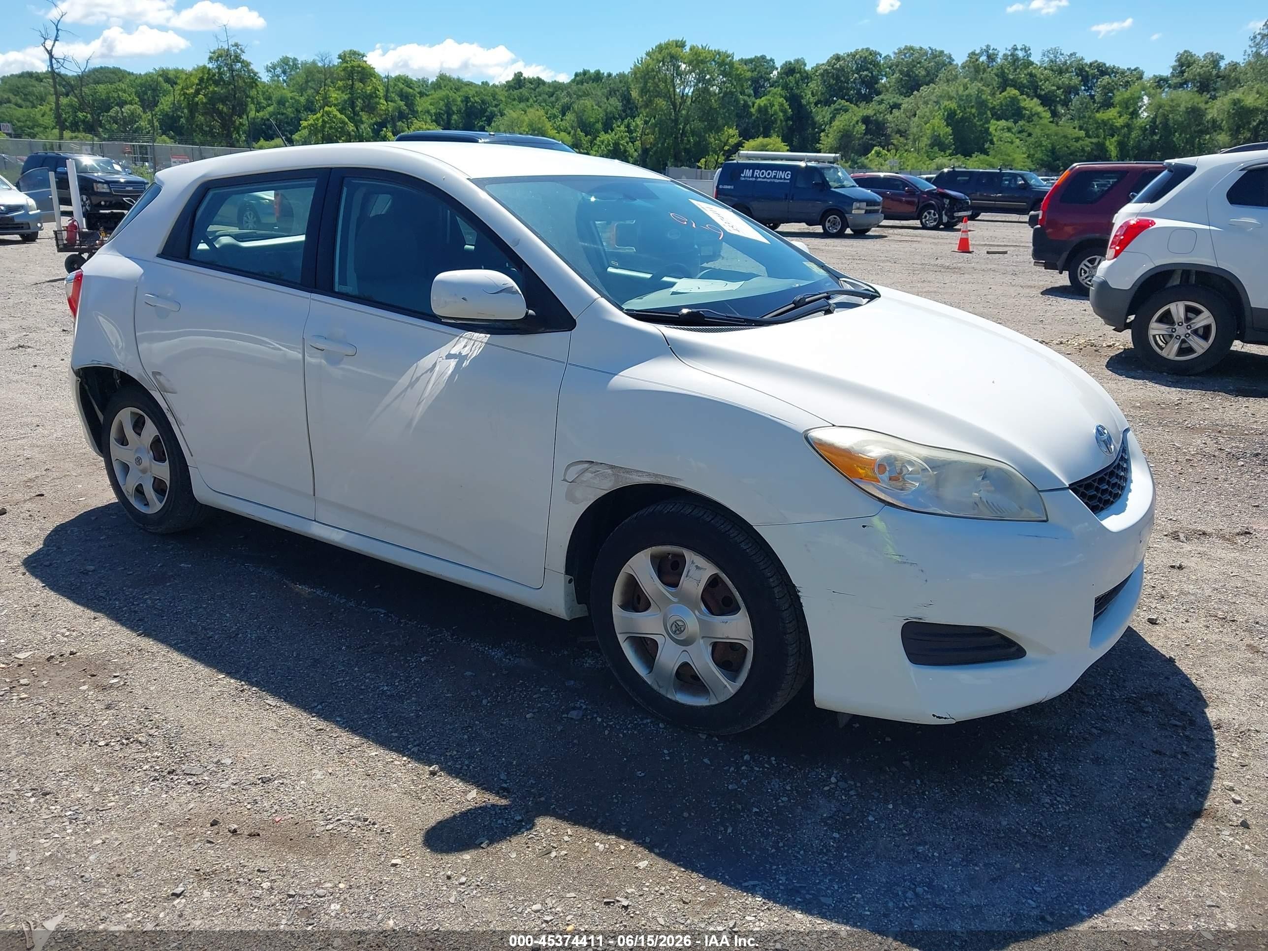 2009 Toyota Matrix   White vin: 2T1KU40E59C060925