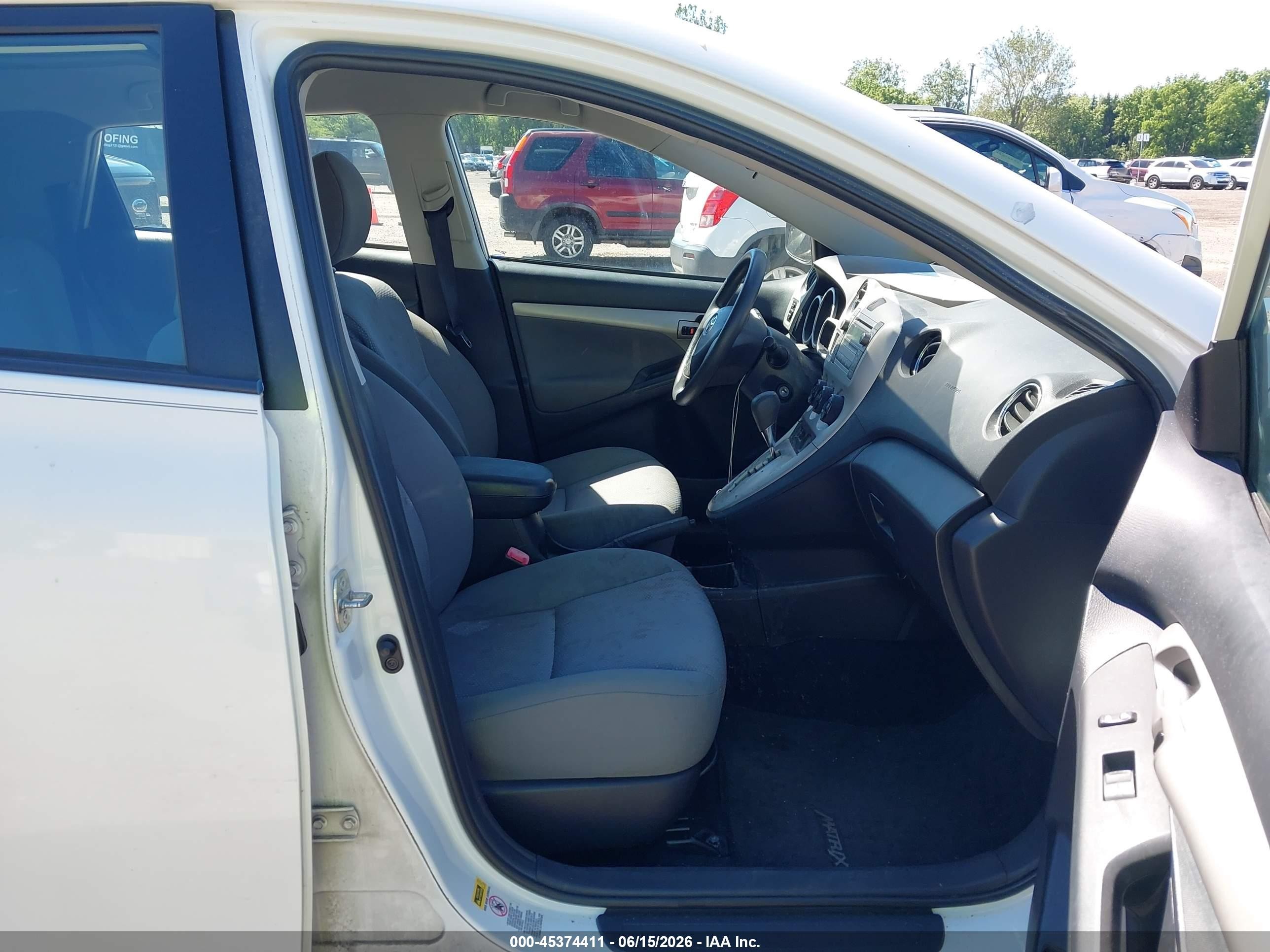 2009 Toyota Matrix   White vin: 2T1KU40E59C060925