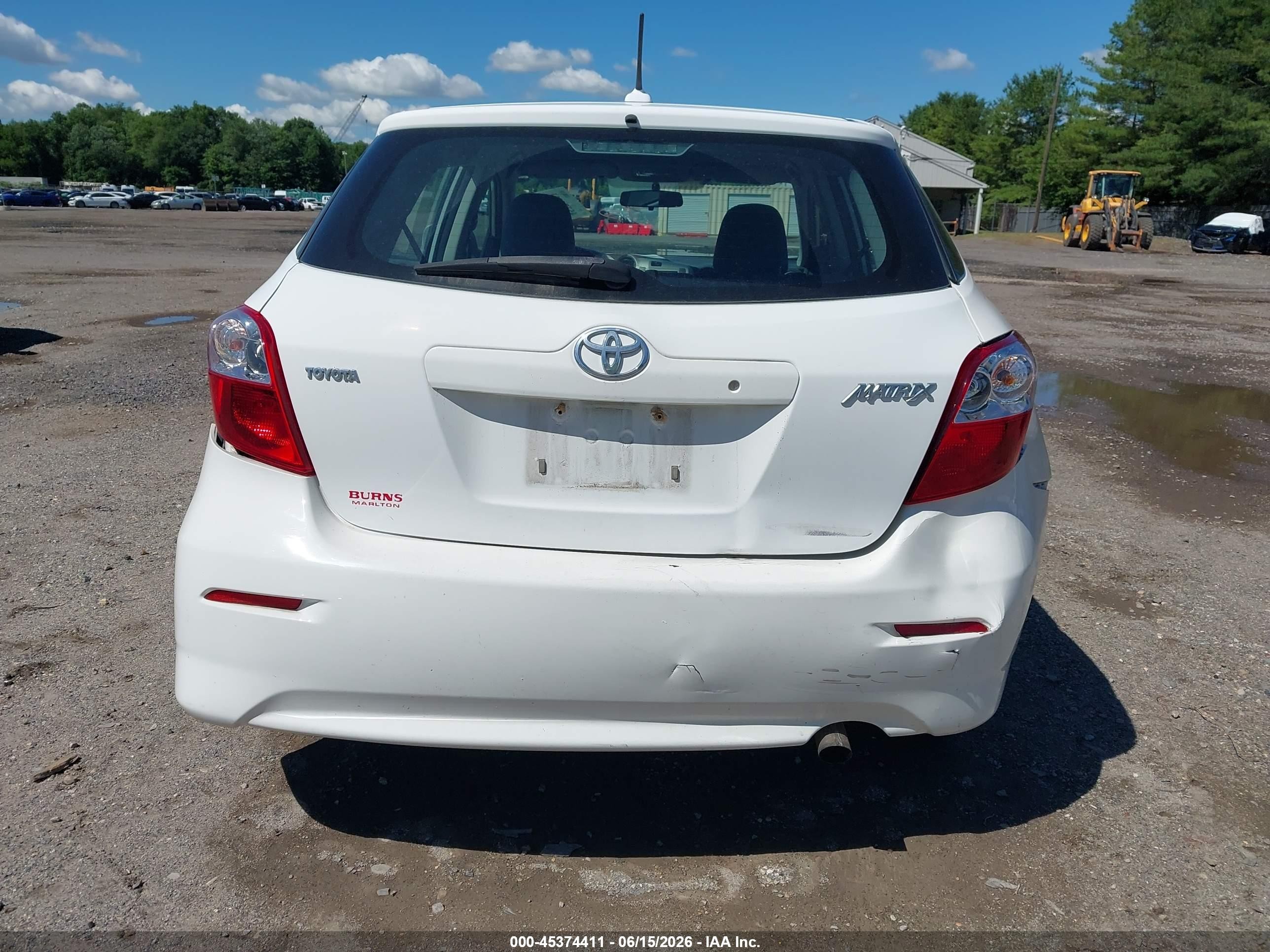 2009 Toyota Matrix   White vin: 2T1KU40E59C060925