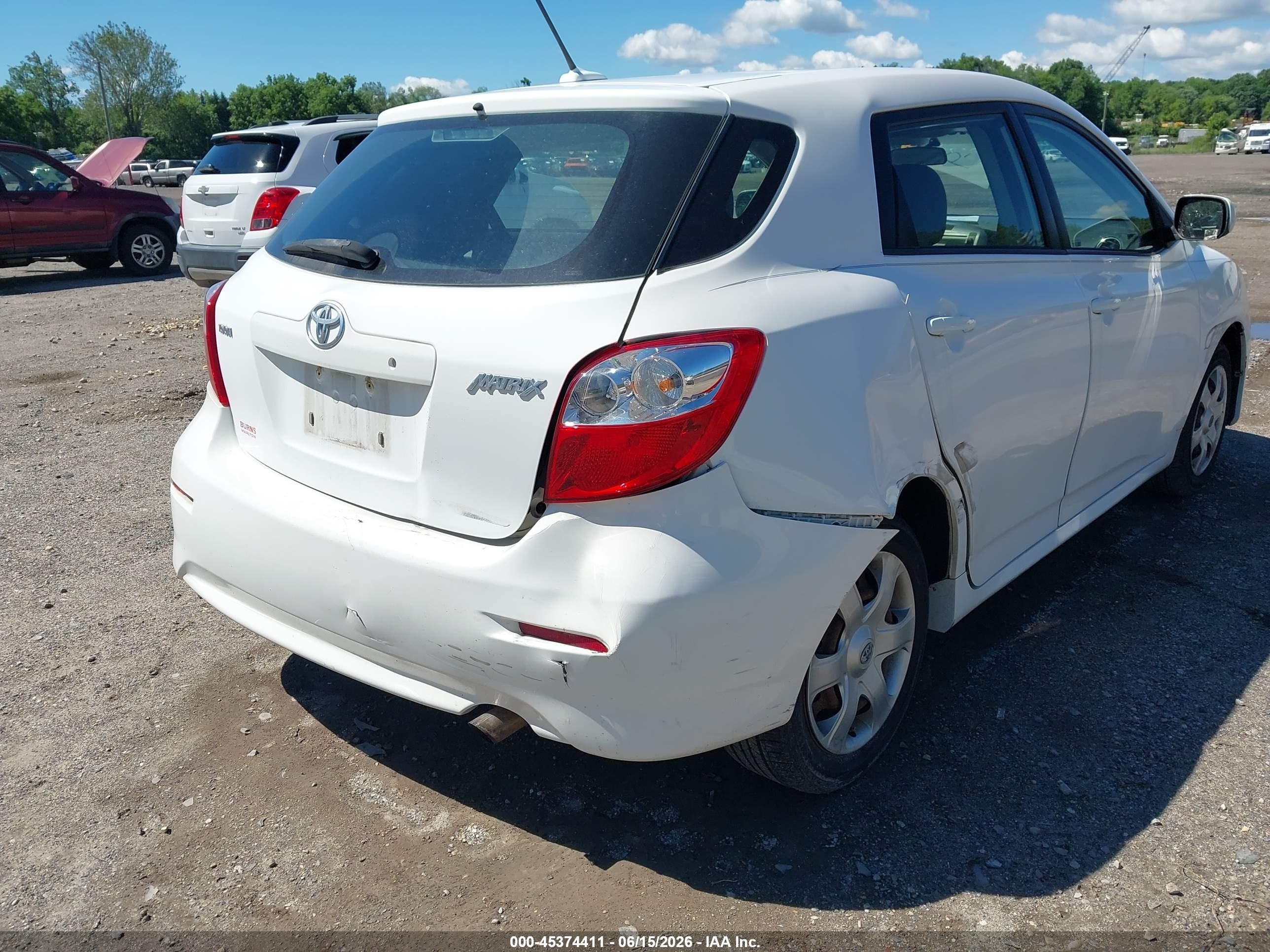2009 Toyota Matrix   White vin: 2T1KU40E59C060925