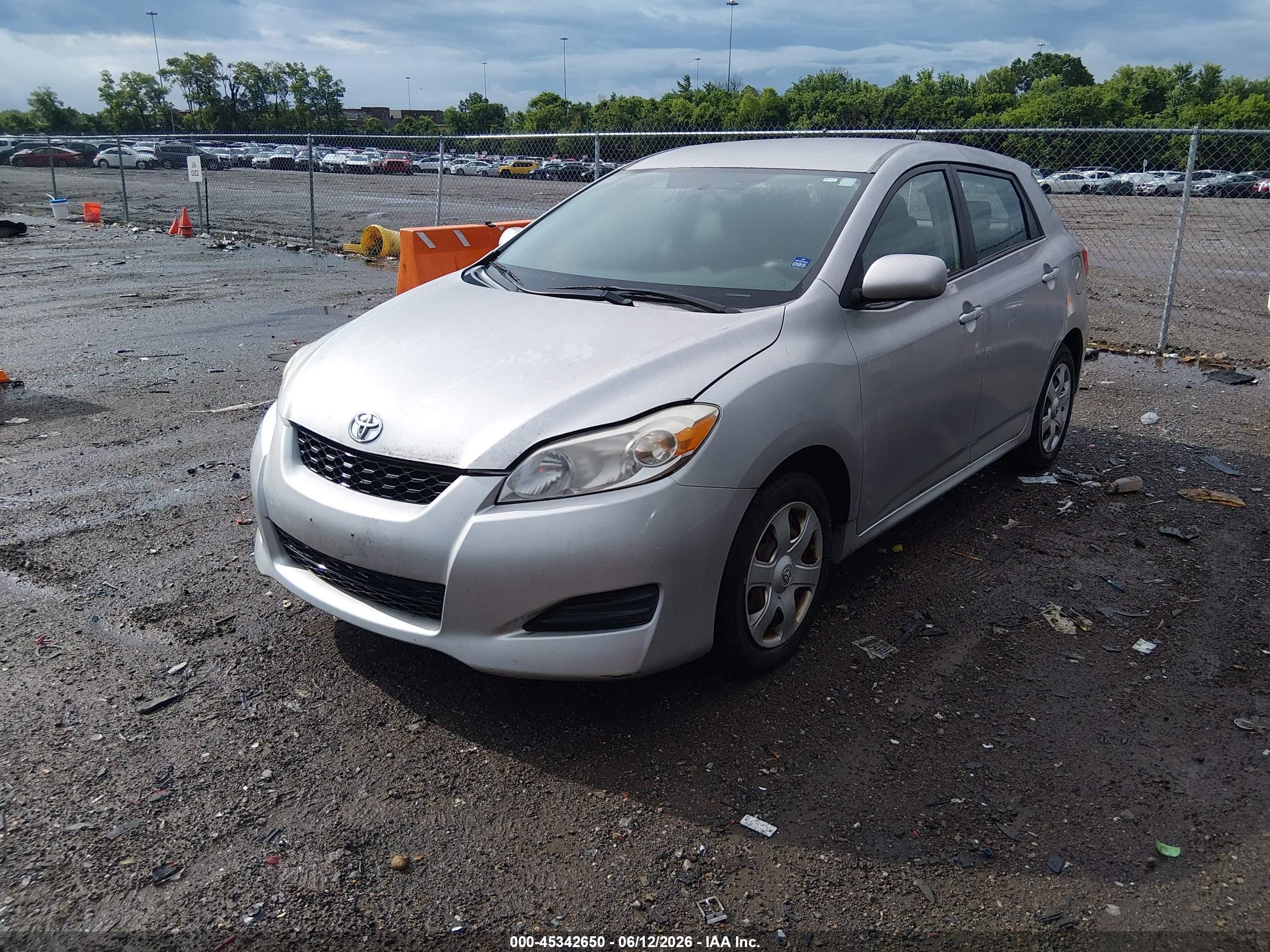 2009 Toyota Matrix   Серебряный vin: 2T1KU40E59C188937