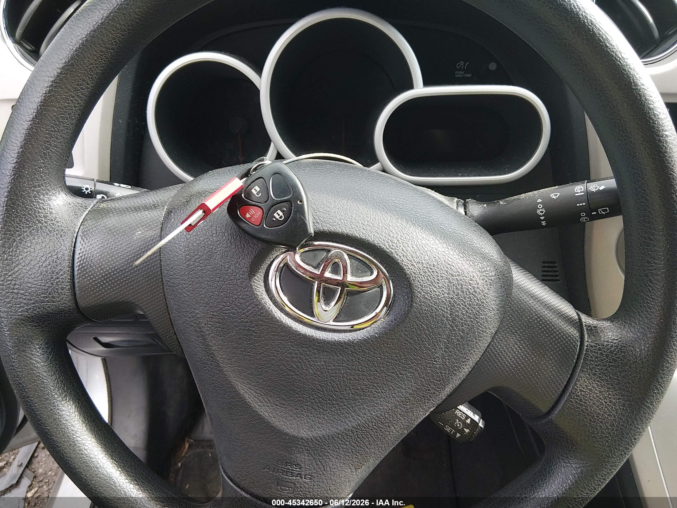 2009 Toyota Matrix   Серебряный vin: 2T1KU40E59C188937