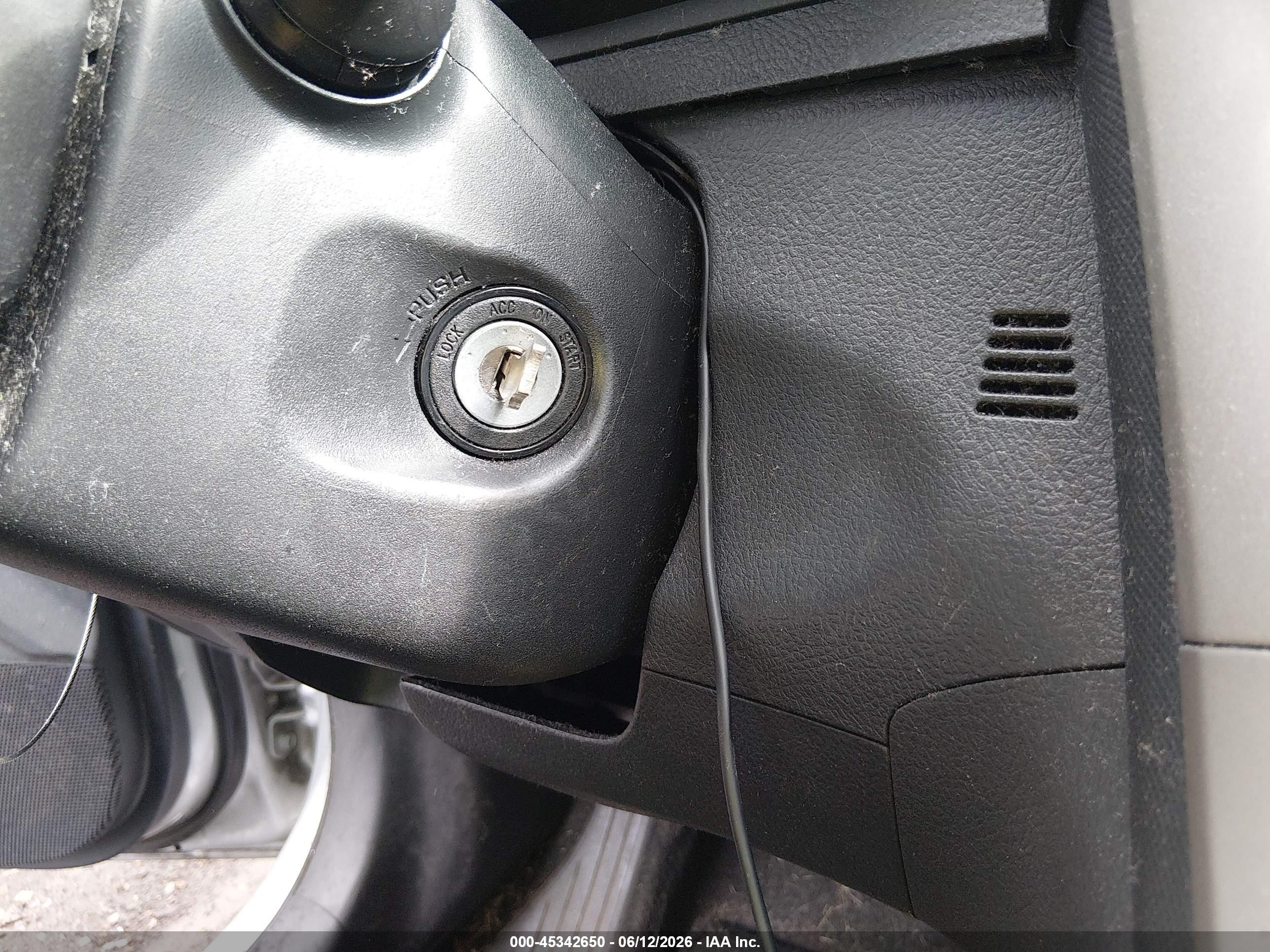 2009 Toyota Matrix   Серебряный vin: 2T1KU40E59C188937