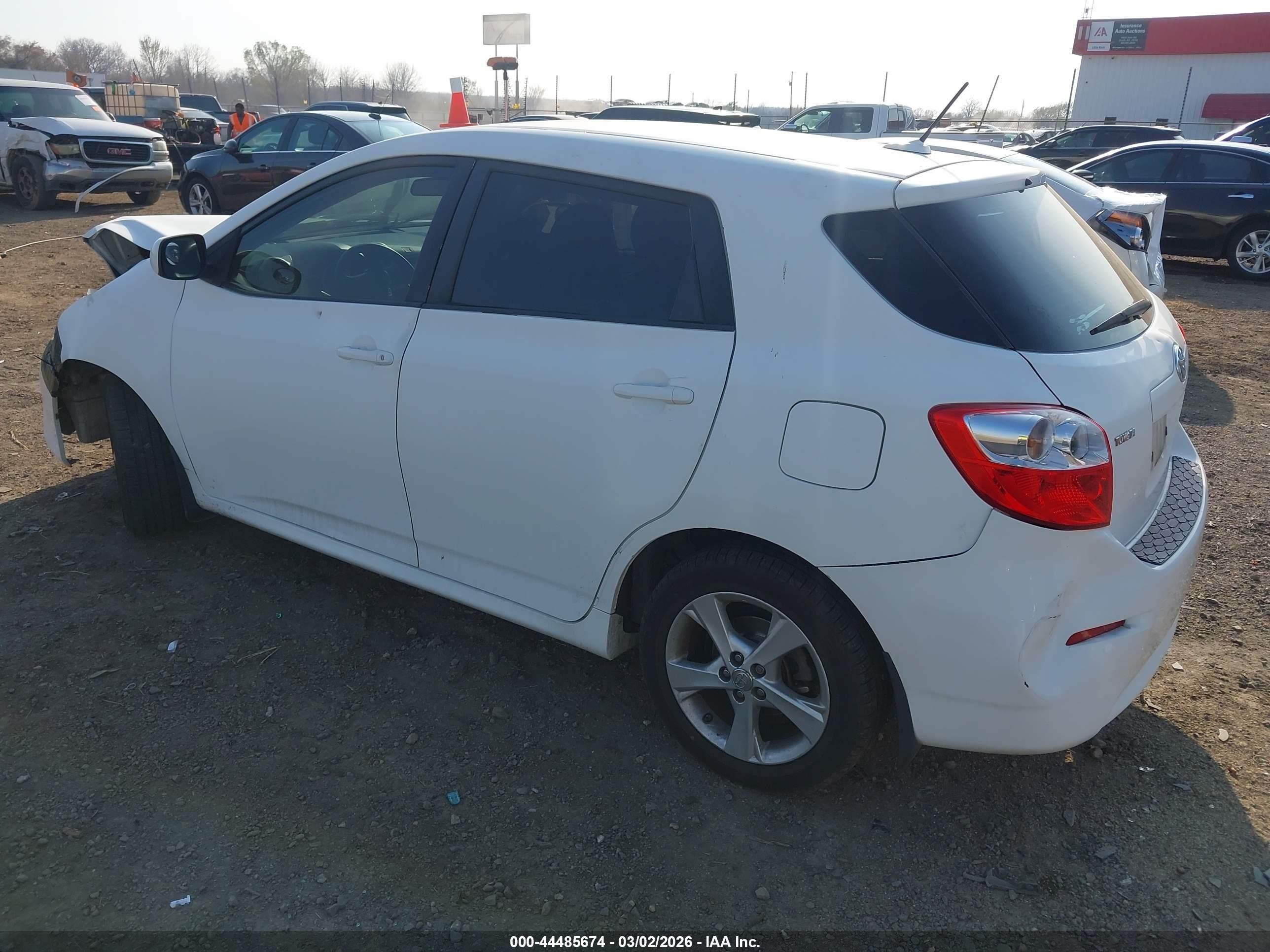 2009 Toyota Matrix   White vin: 2T1KU40E69C075790