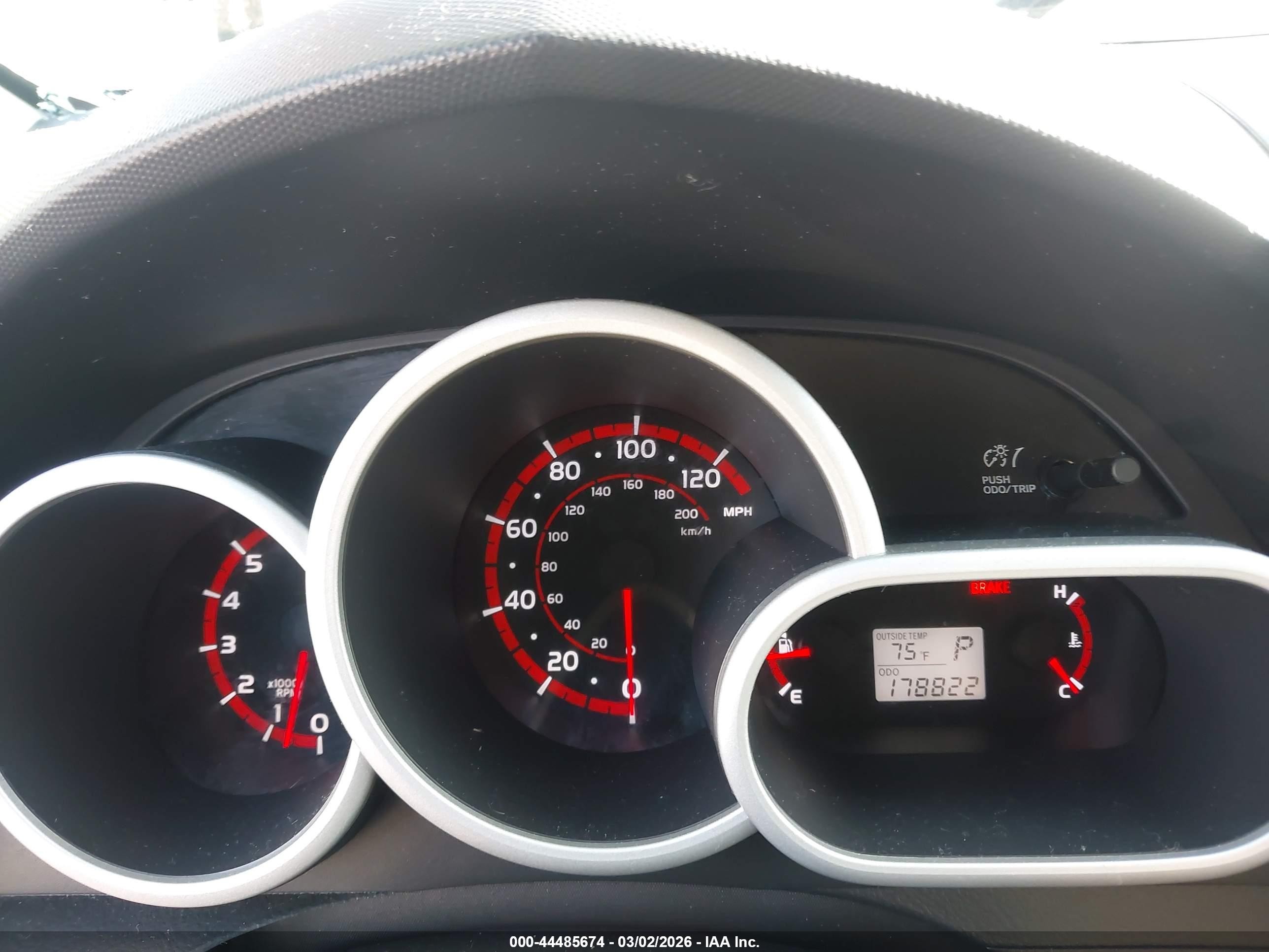 2009 Toyota Matrix   White vin: 2T1KU40E69C075790