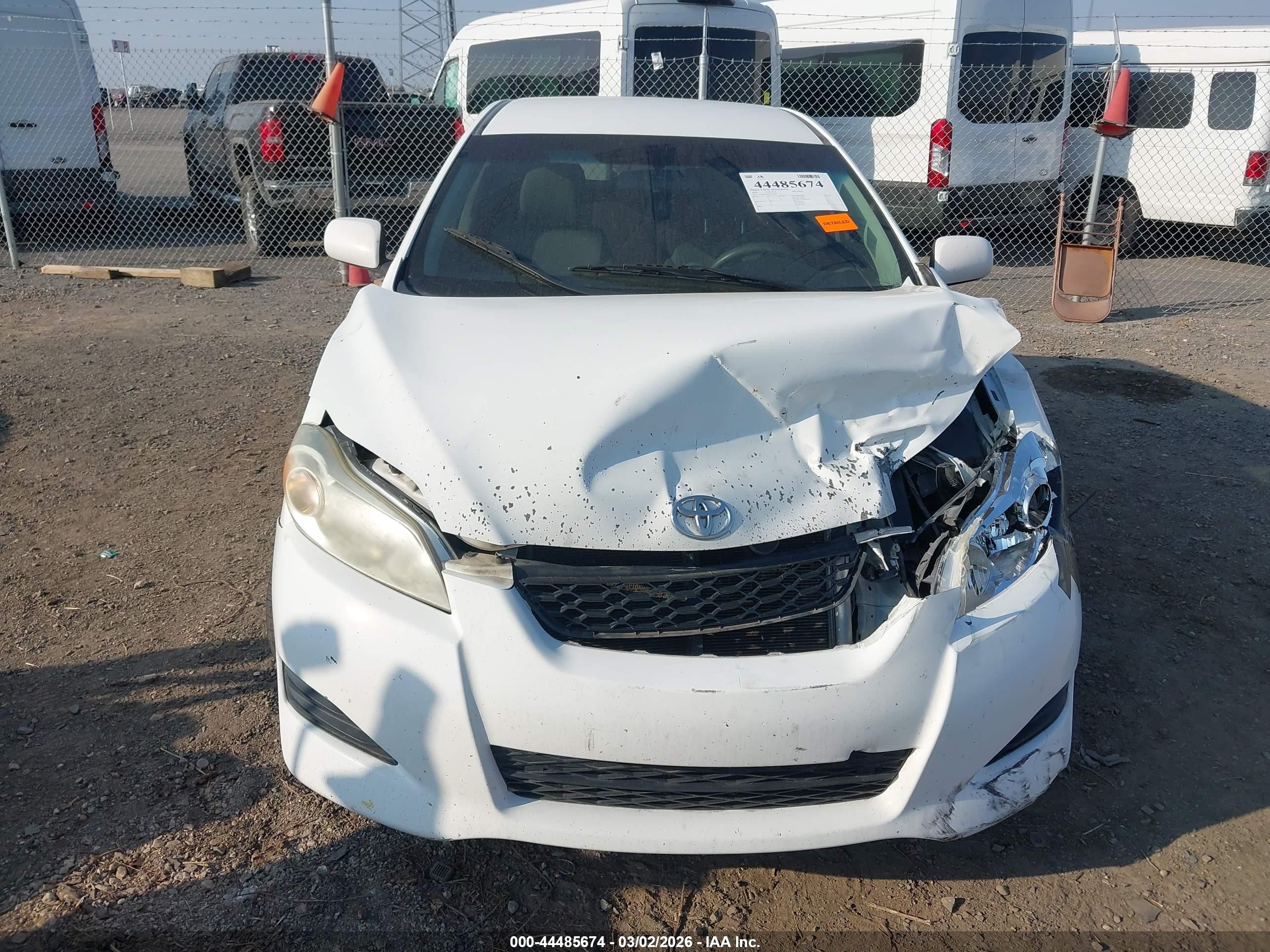 2009 Toyota Matrix   White vin: 2T1KU40E69C075790