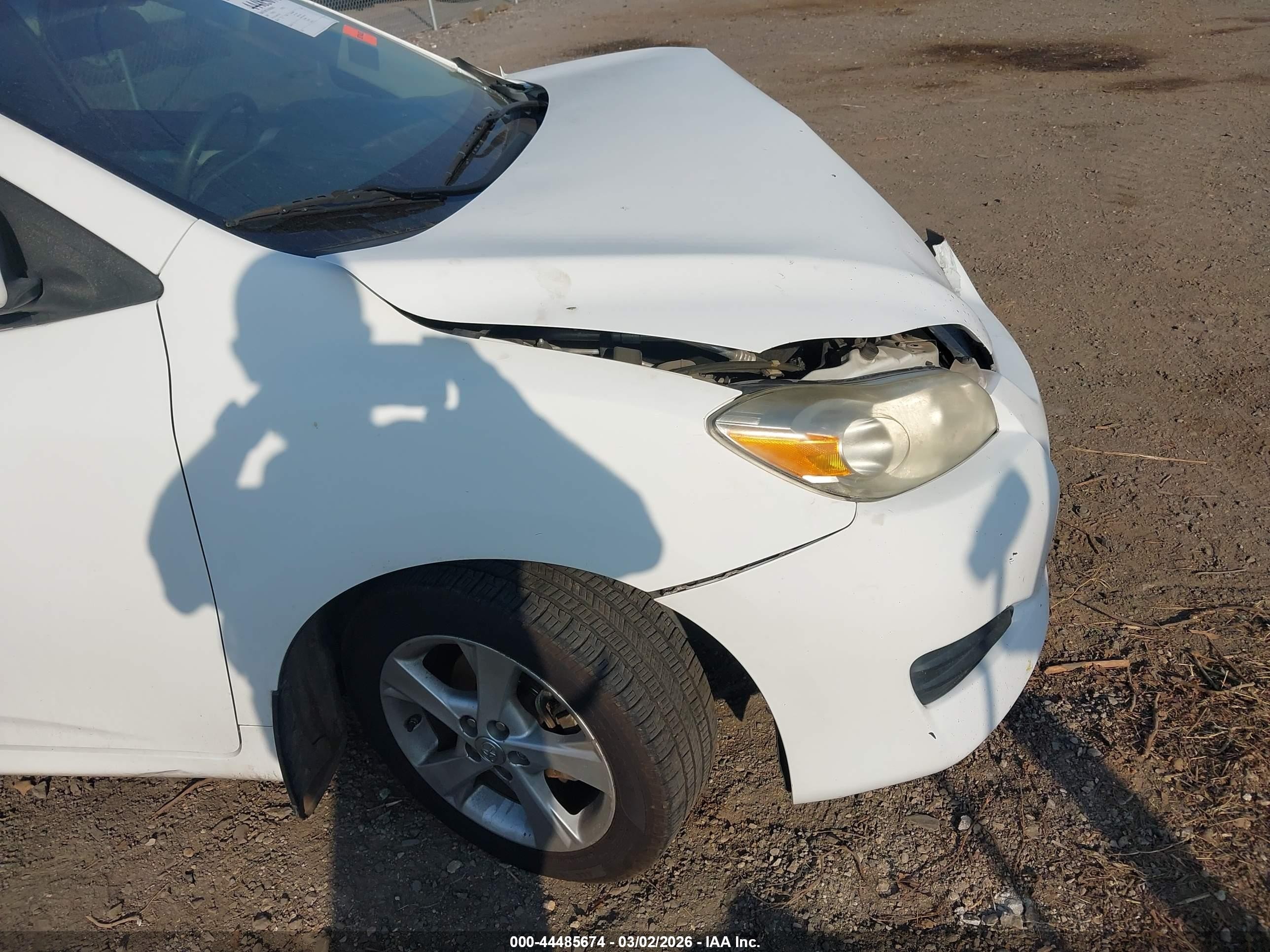 2009 Toyota Matrix   White vin: 2T1KU40E69C075790